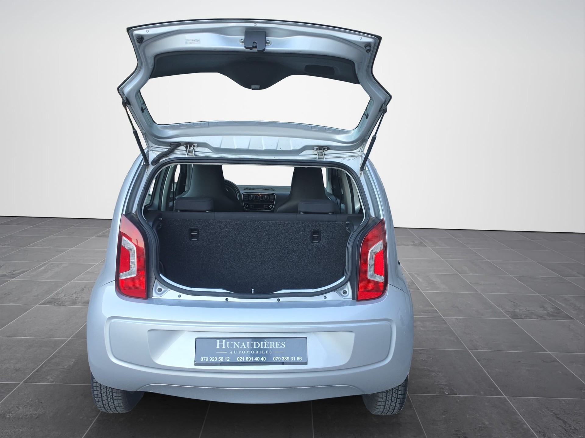 VW Up 1.0 black up Art on Ice-image-10