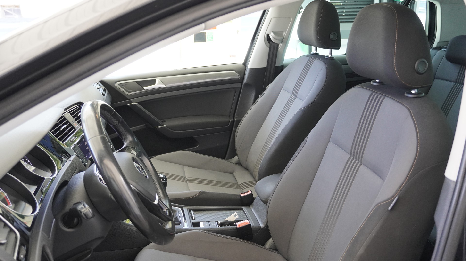 VW Golf 1.6 TDI Allstar 4Motion-image-2
