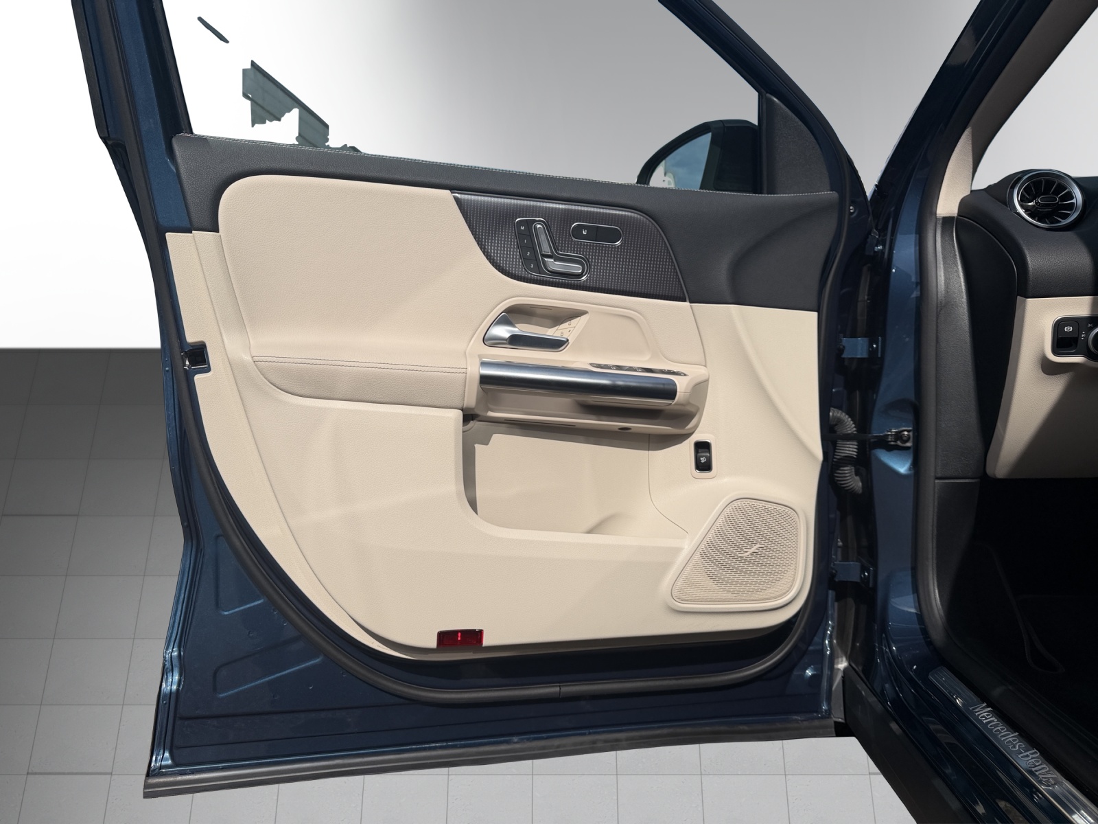MERCEDES-BENZ GLA 250 Progressive4Matic-image-7