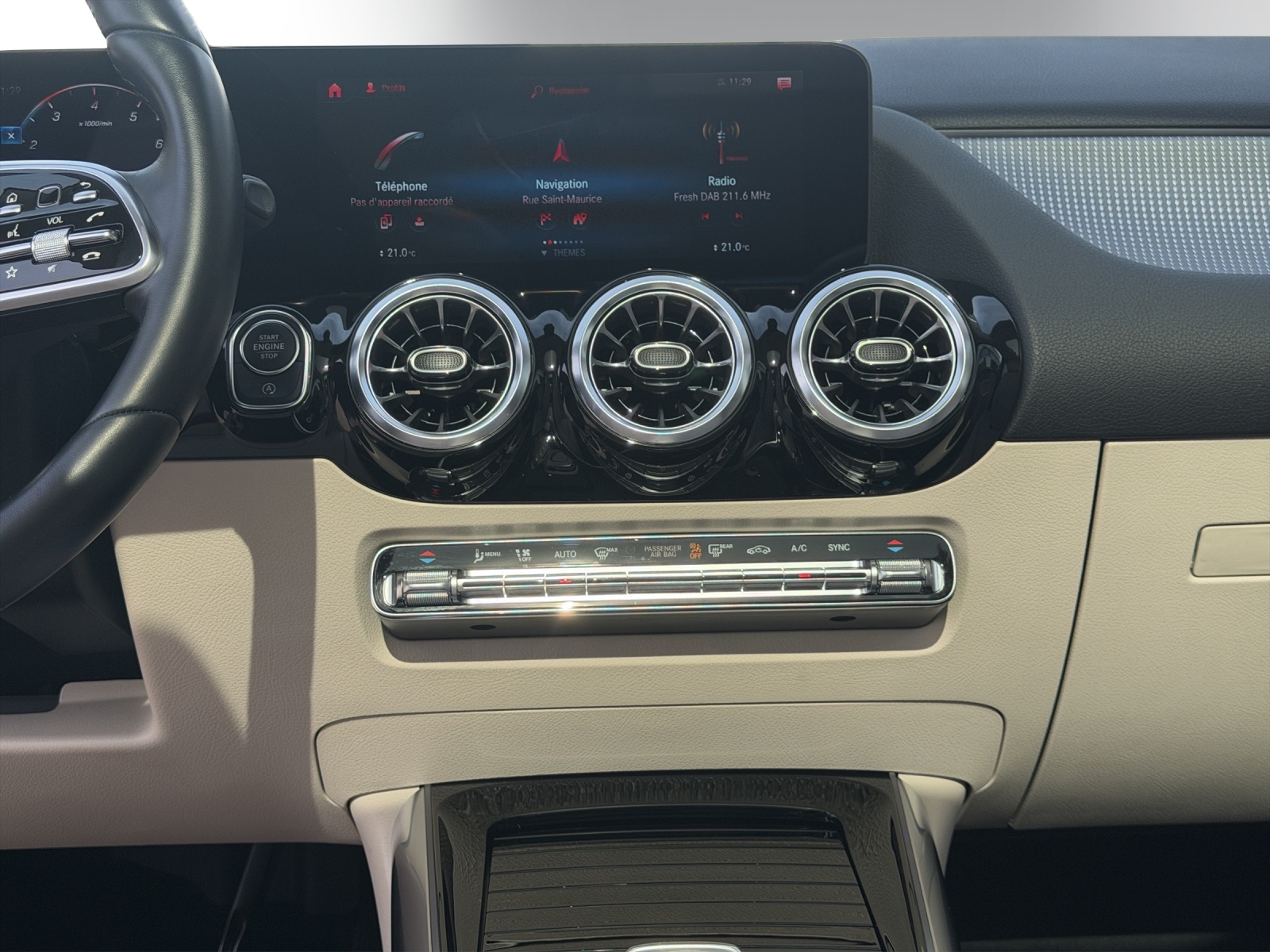 MERCEDES-BENZ GLA 250 Progressive4Matic-image-14
