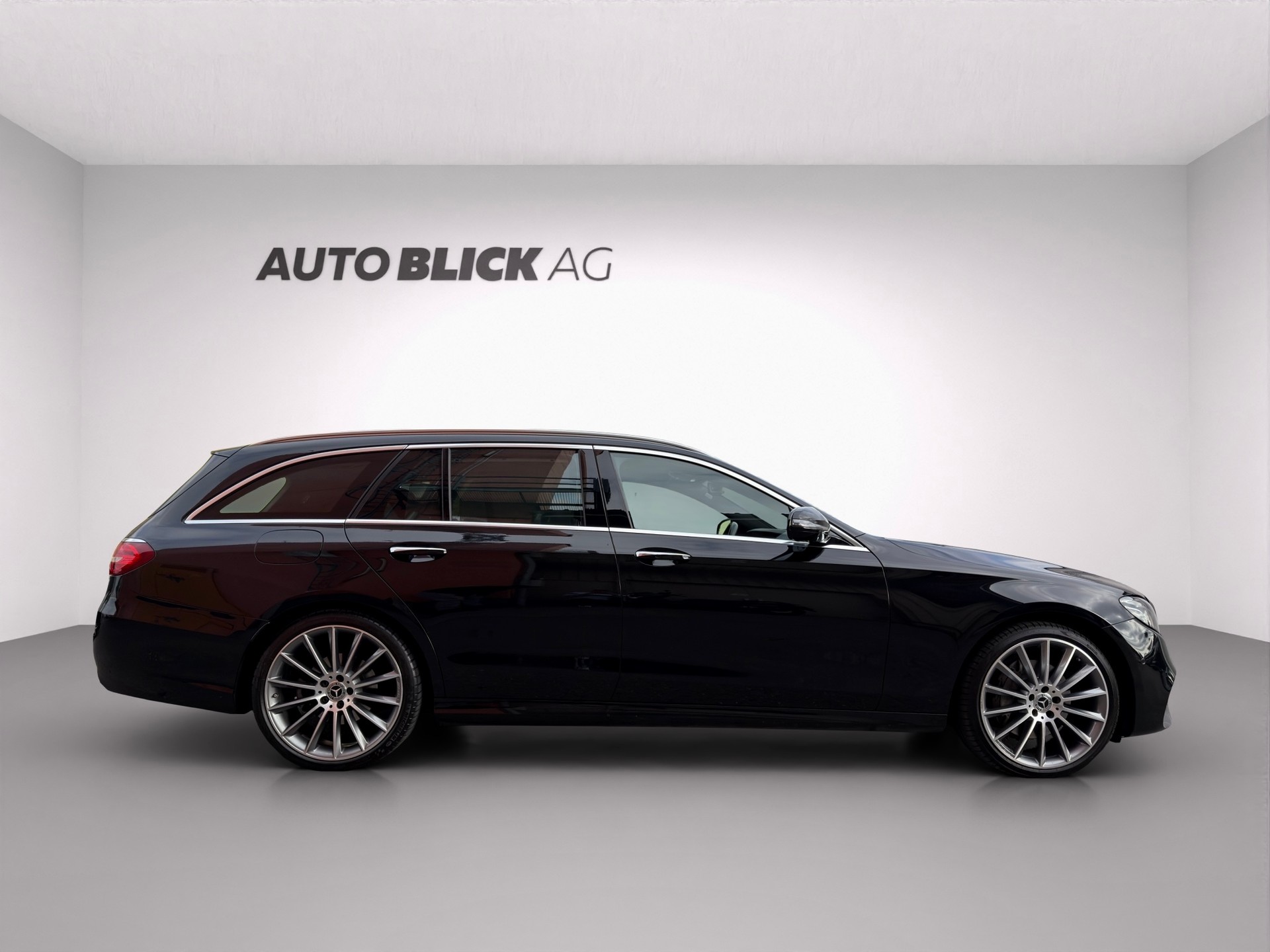 MERCEDES-BENZ E 220 d AMG Line 4Matic 9G-Tronic-image-3