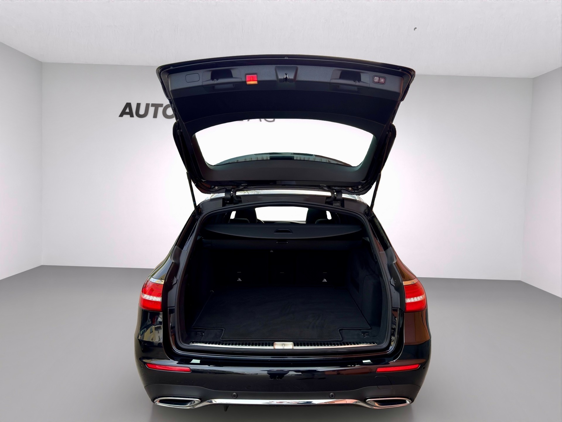 MERCEDES-BENZ E 220 d AMG Line 4Matic 9G-Tronic-image-8