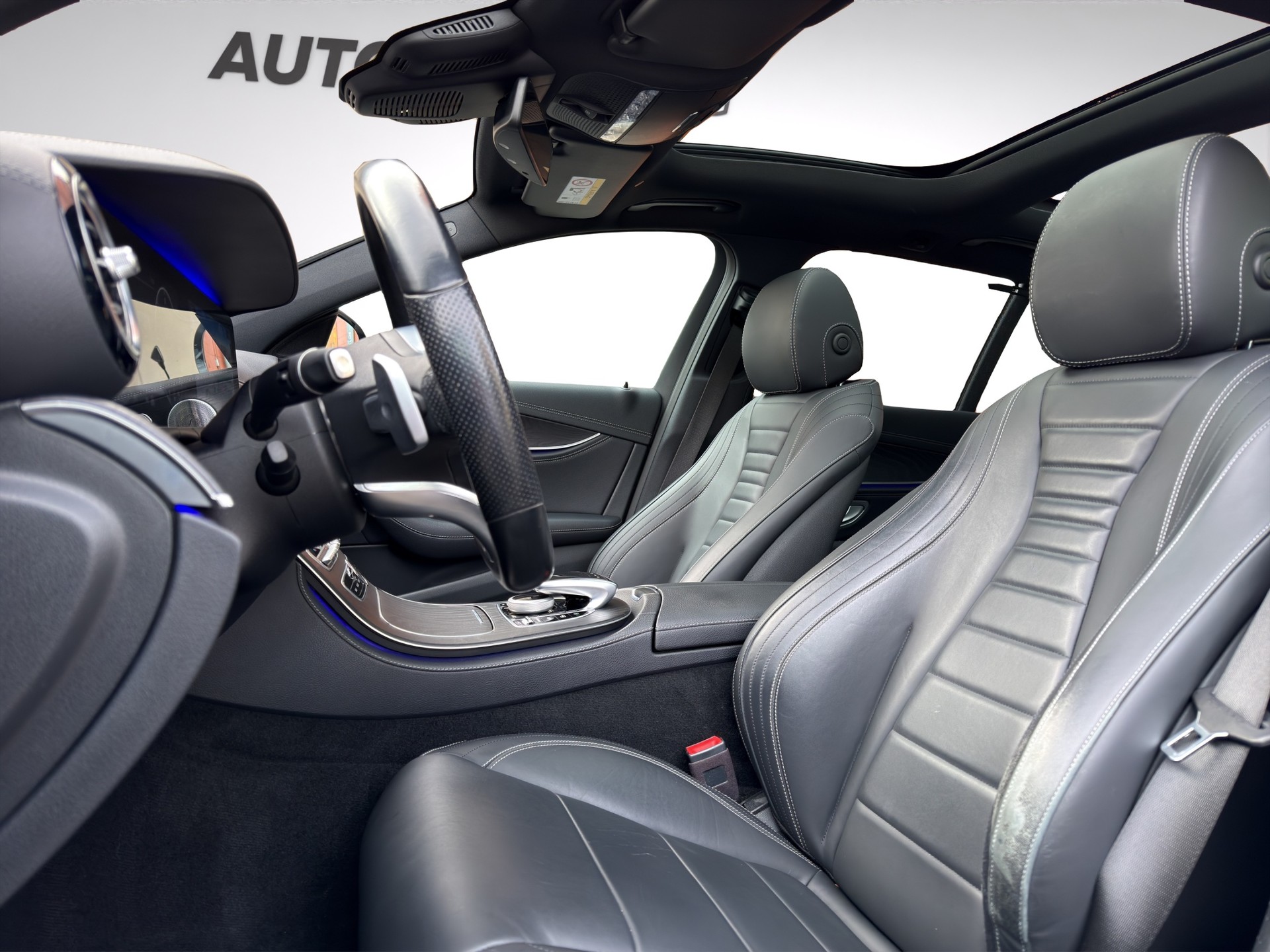MERCEDES-BENZ E 220 d AMG Line 4Matic 9G-Tronic-image-11