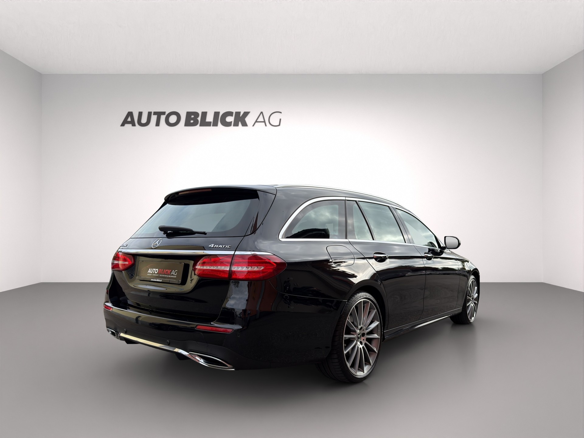 MERCEDES-BENZ E 220 d AMG Line 4Matic 9G-Tronic-image-5