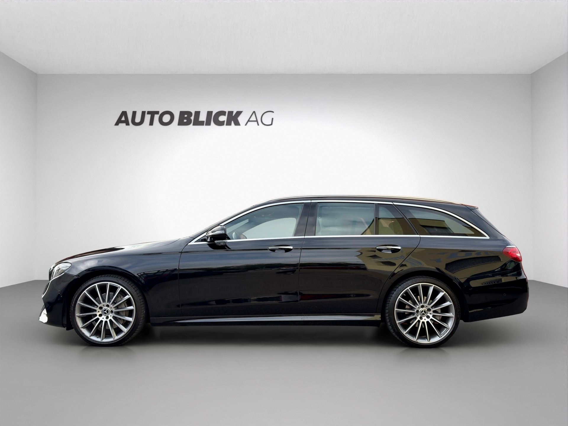 MERCEDES-BENZ E 220 d AMG Line 4Matic 9G-Tronic-image-4