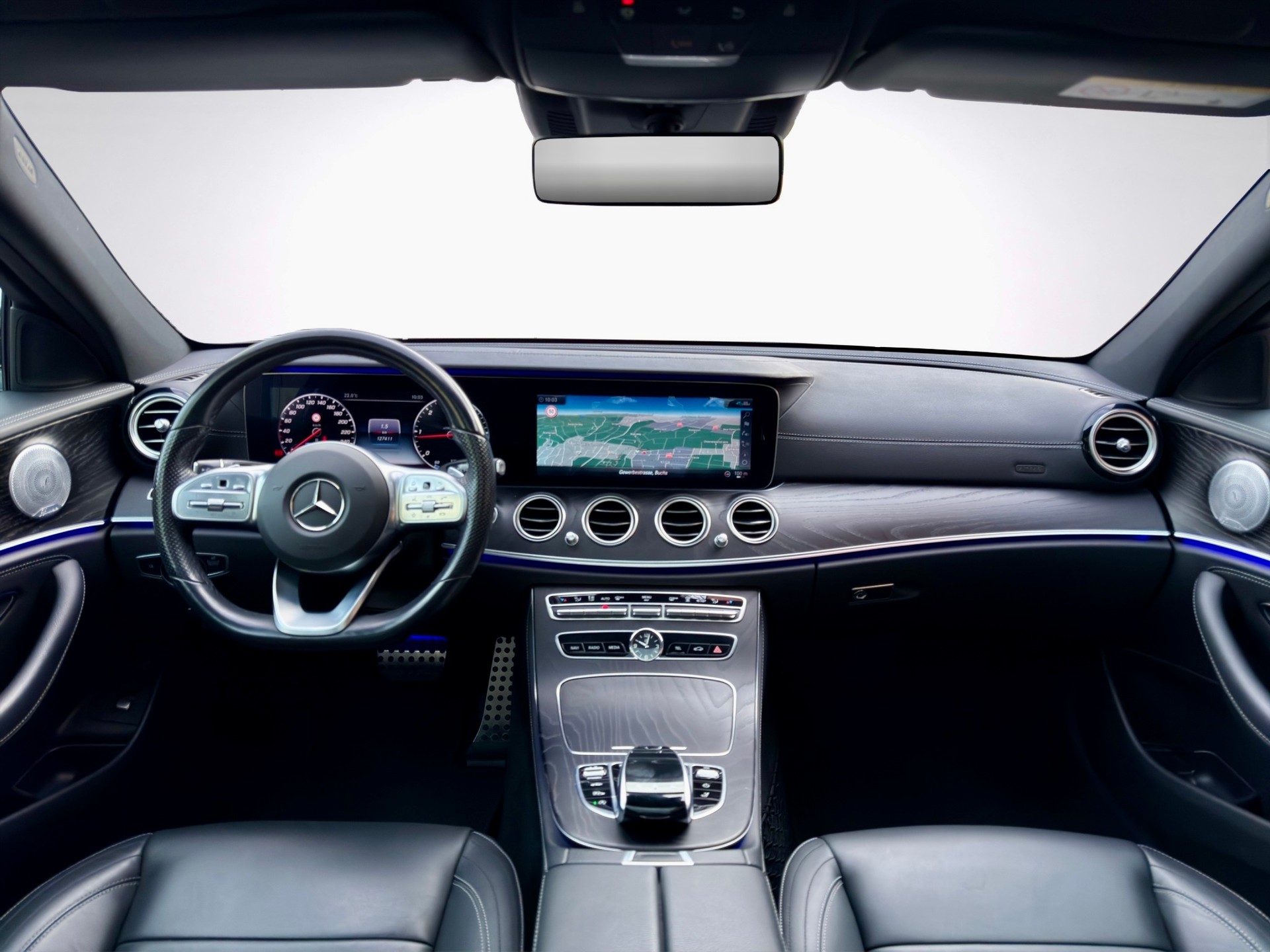 MERCEDES-BENZ E 220 d AMG Line 4Matic 9G-Tronic-image-13