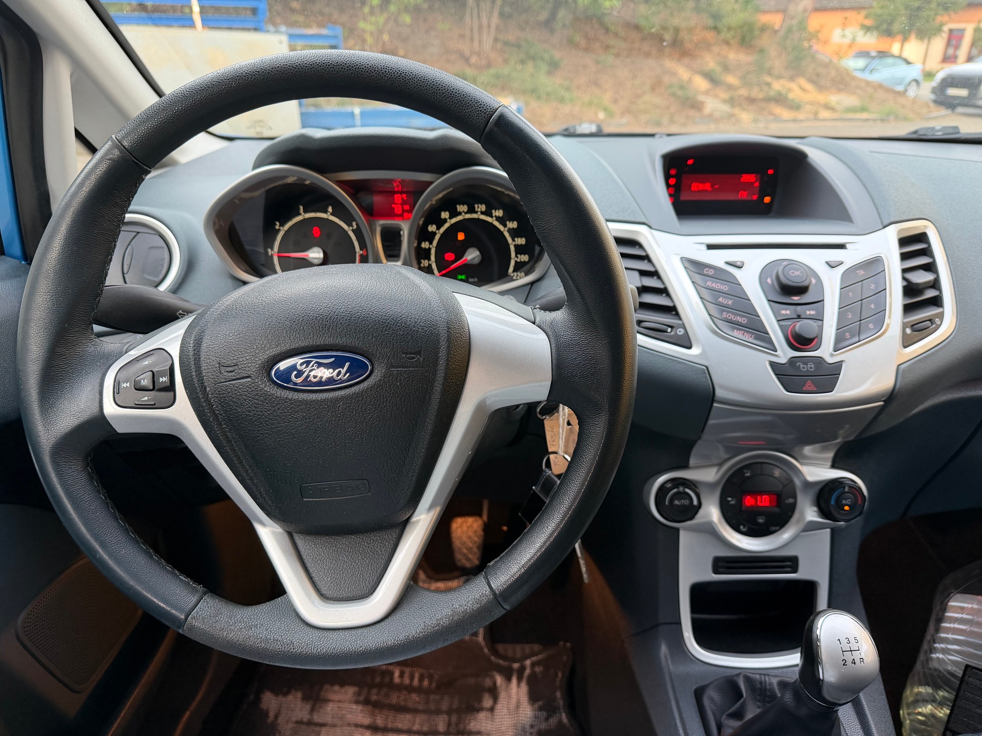 FORD Fiesta 1.6 16V Titanium-image-3