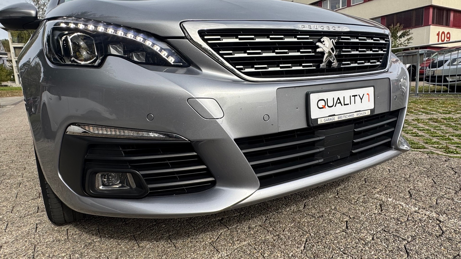 PEUGEOT 308 SW 1.5 BlueHDI Tech Edition EAT8-image-3