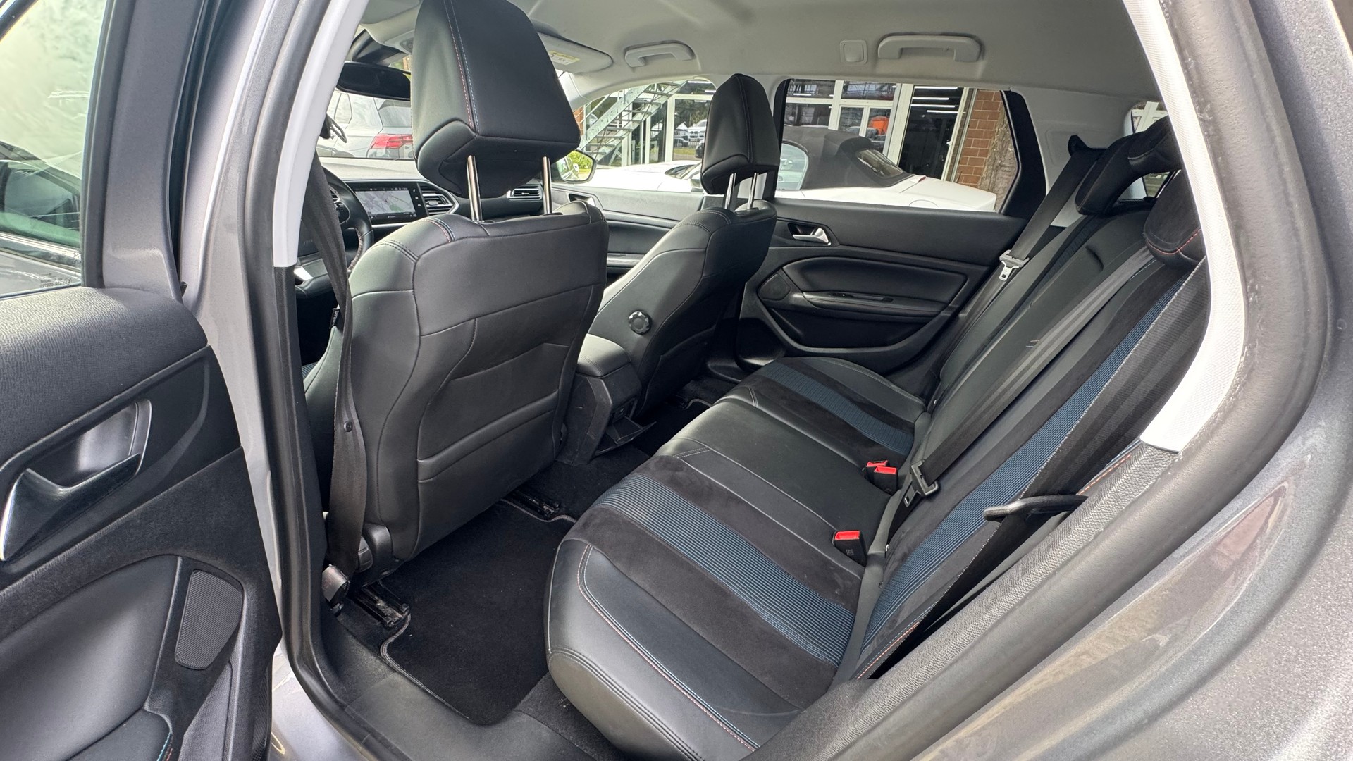 PEUGEOT 308 SW 1.5 BlueHDI Tech Edition EAT8-image-10