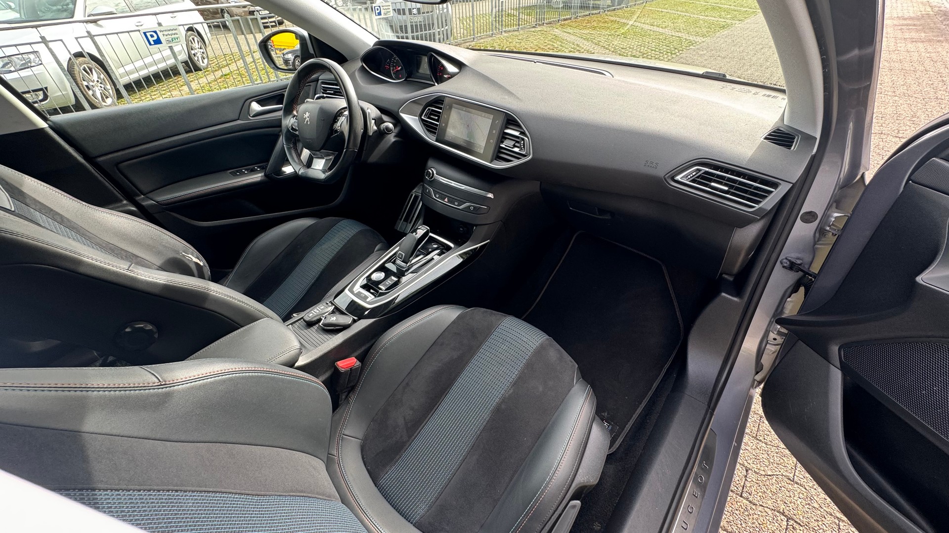 PEUGEOT 308 SW 1.5 BlueHDI Tech Edition EAT8-image-8