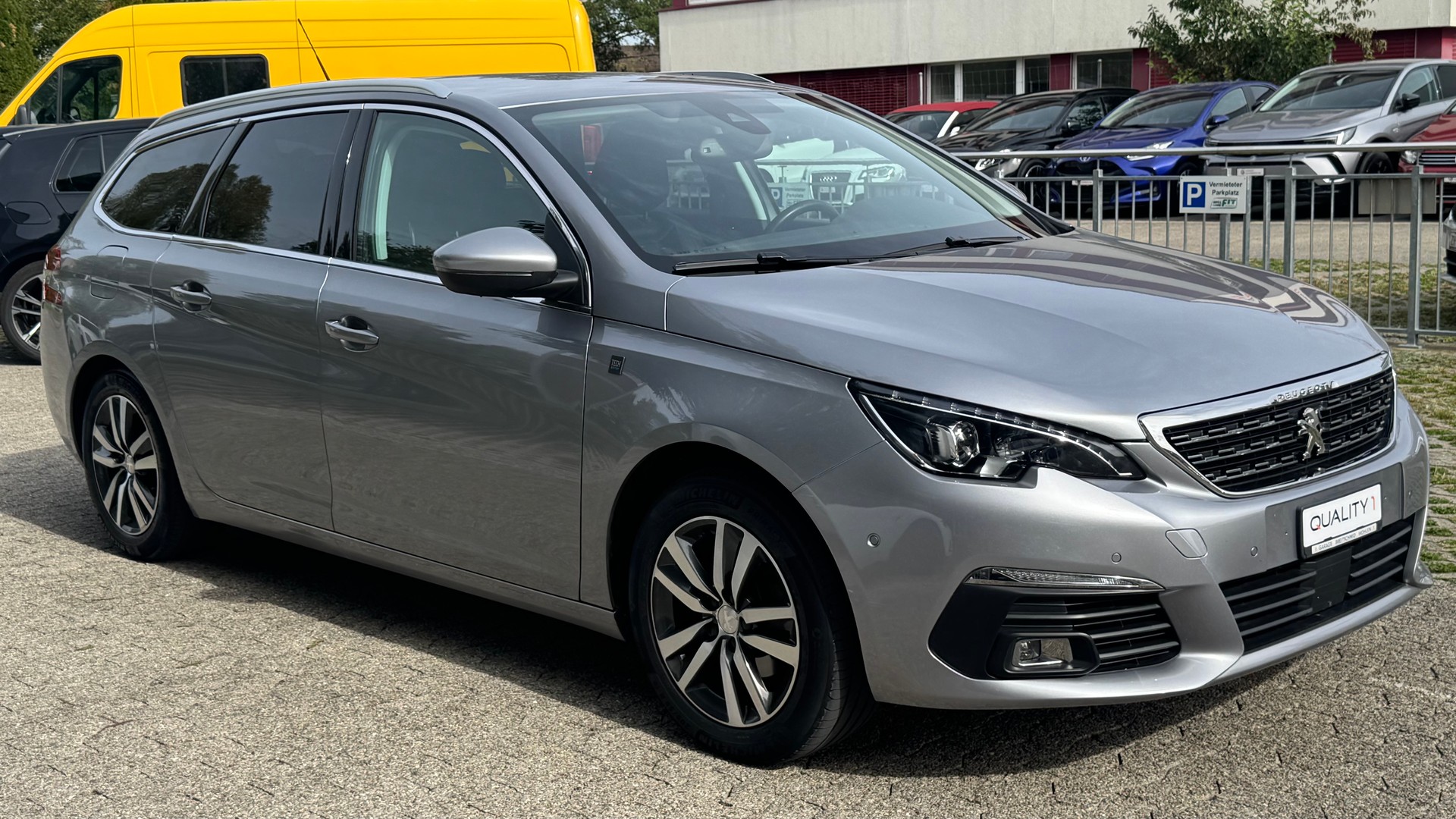 PEUGEOT 308 SW 1.5 BlueHDI Tech Edition EAT8-image-2