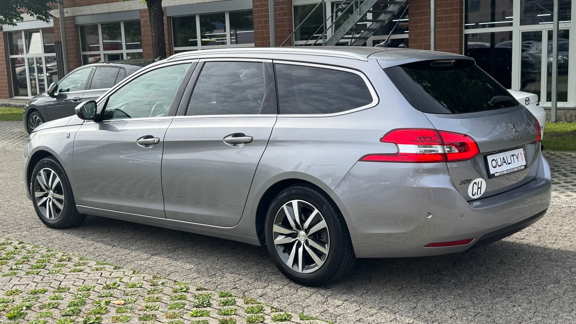 PEUGEOT 308 SW 1.5 BlueHDI Tech Edition EAT8-image-5