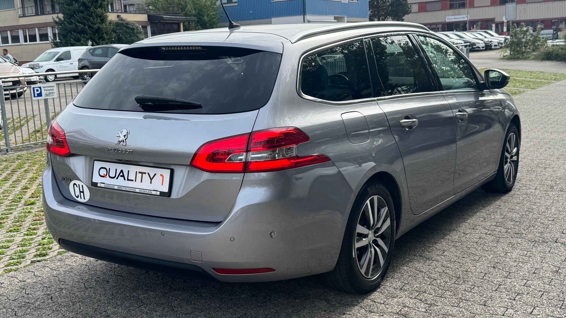 PEUGEOT 308 SW 1.5 BlueHDI Tech Edition EAT8-image-4