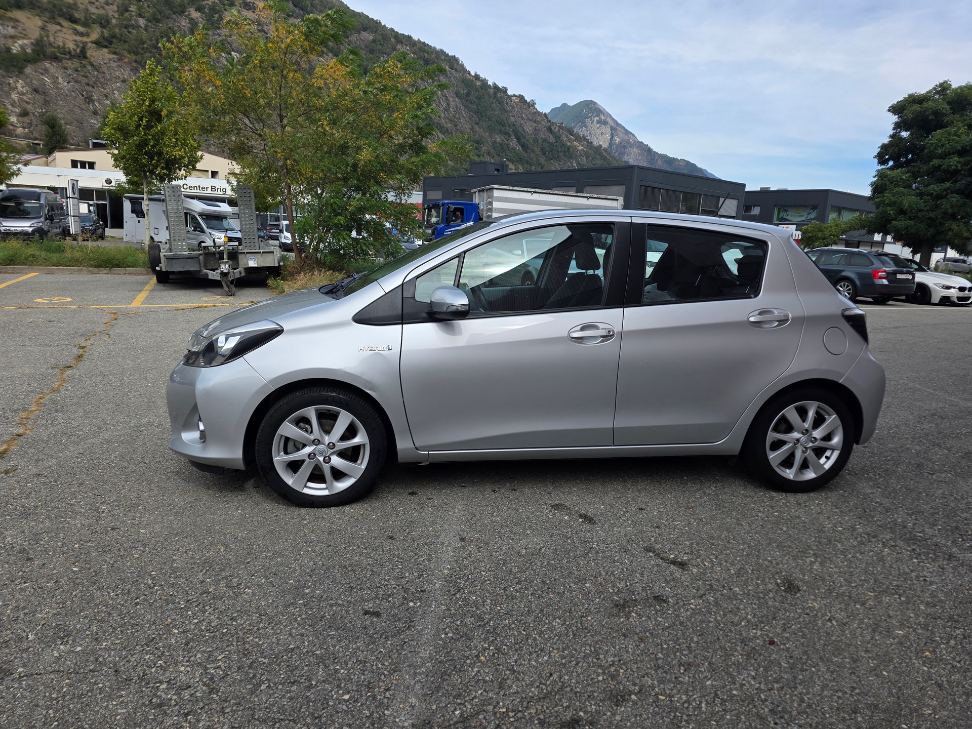 TOYOTA Yaris 1.5 VVT-i Hybrid Sol Premium CVT-image-3