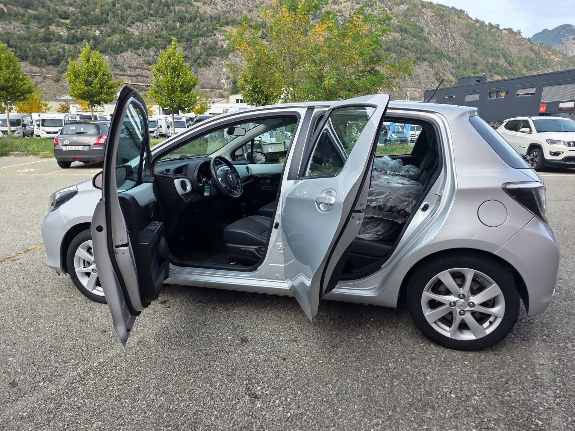 TOYOTA Yaris 1.5 VVT-i Hybrid Sol Premium CVT-image-9