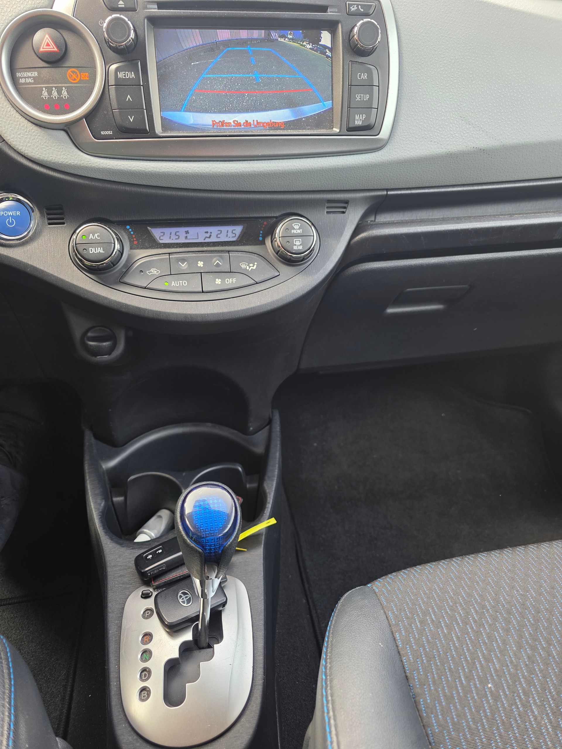 TOYOTA Yaris 1.5 VVT-i Hybrid Sol Premium CVT-image-11