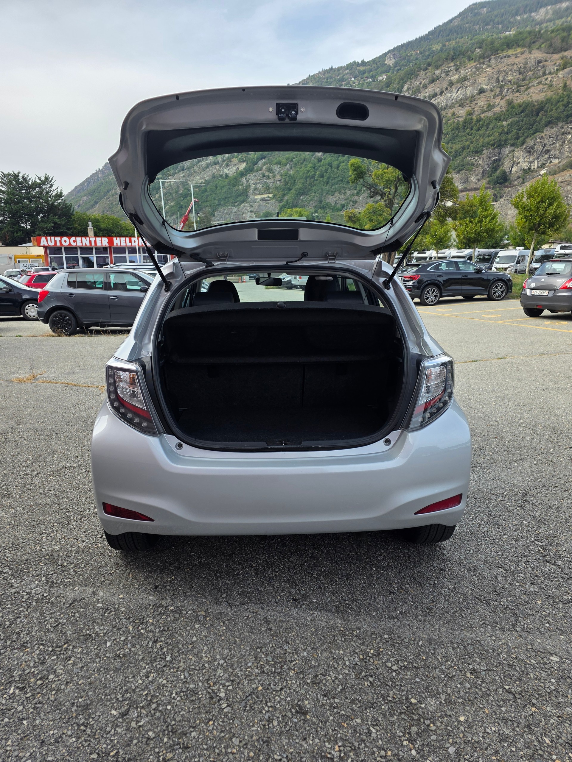 TOYOTA Yaris 1.5 VVT-i Hybrid Sol Premium CVT-image-6