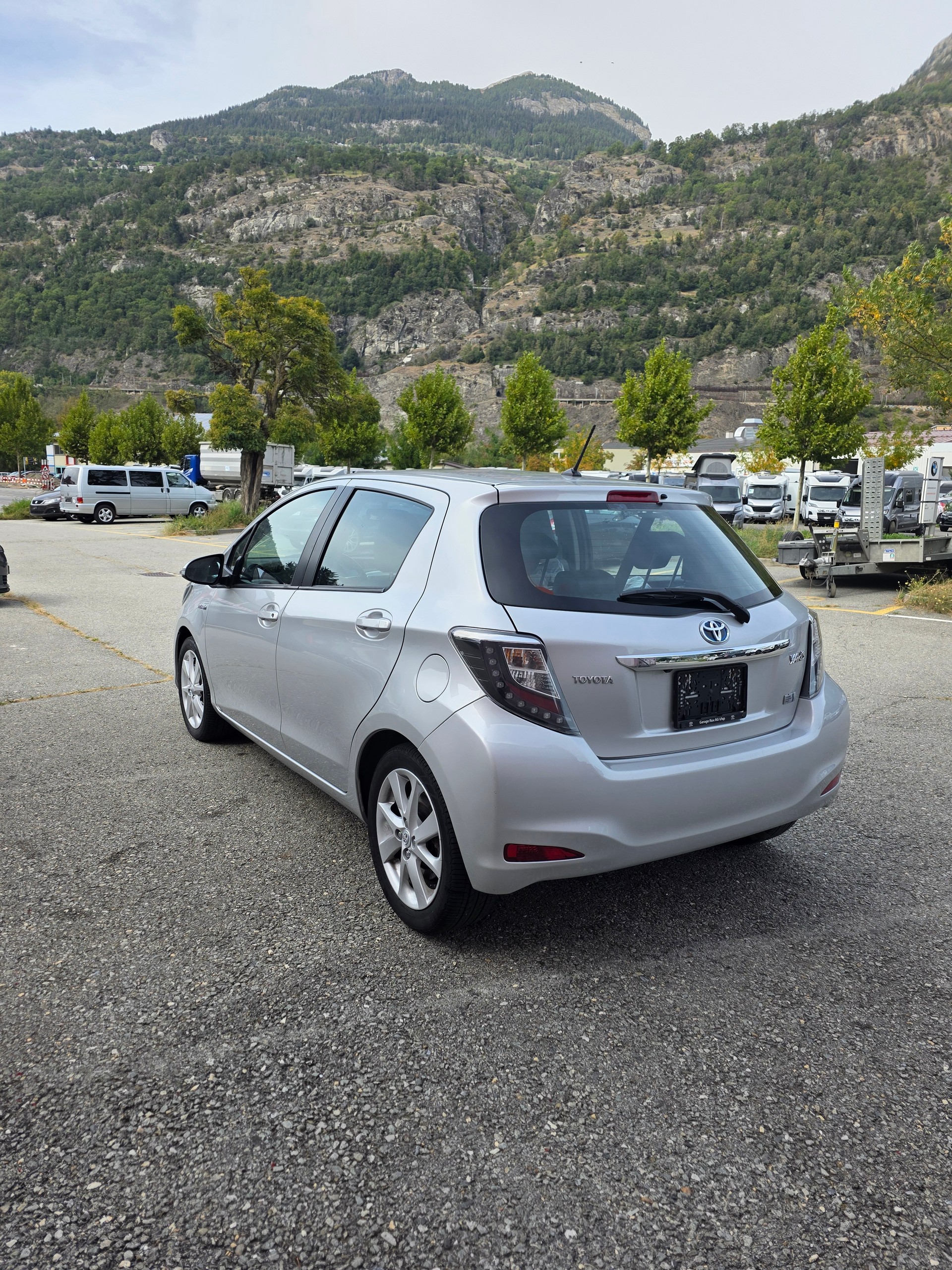 TOYOTA Yaris 1.5 VVT-i Hybrid Sol Premium CVT-image-4