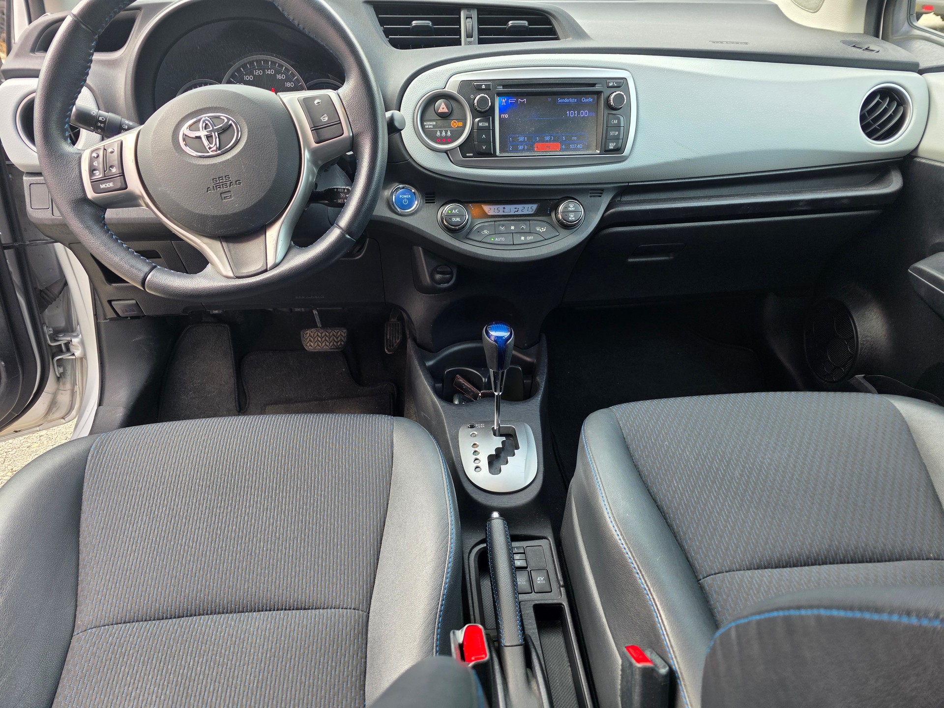 TOYOTA Yaris 1.5 VVT-i Hybrid Sol Premium CVT-image-10