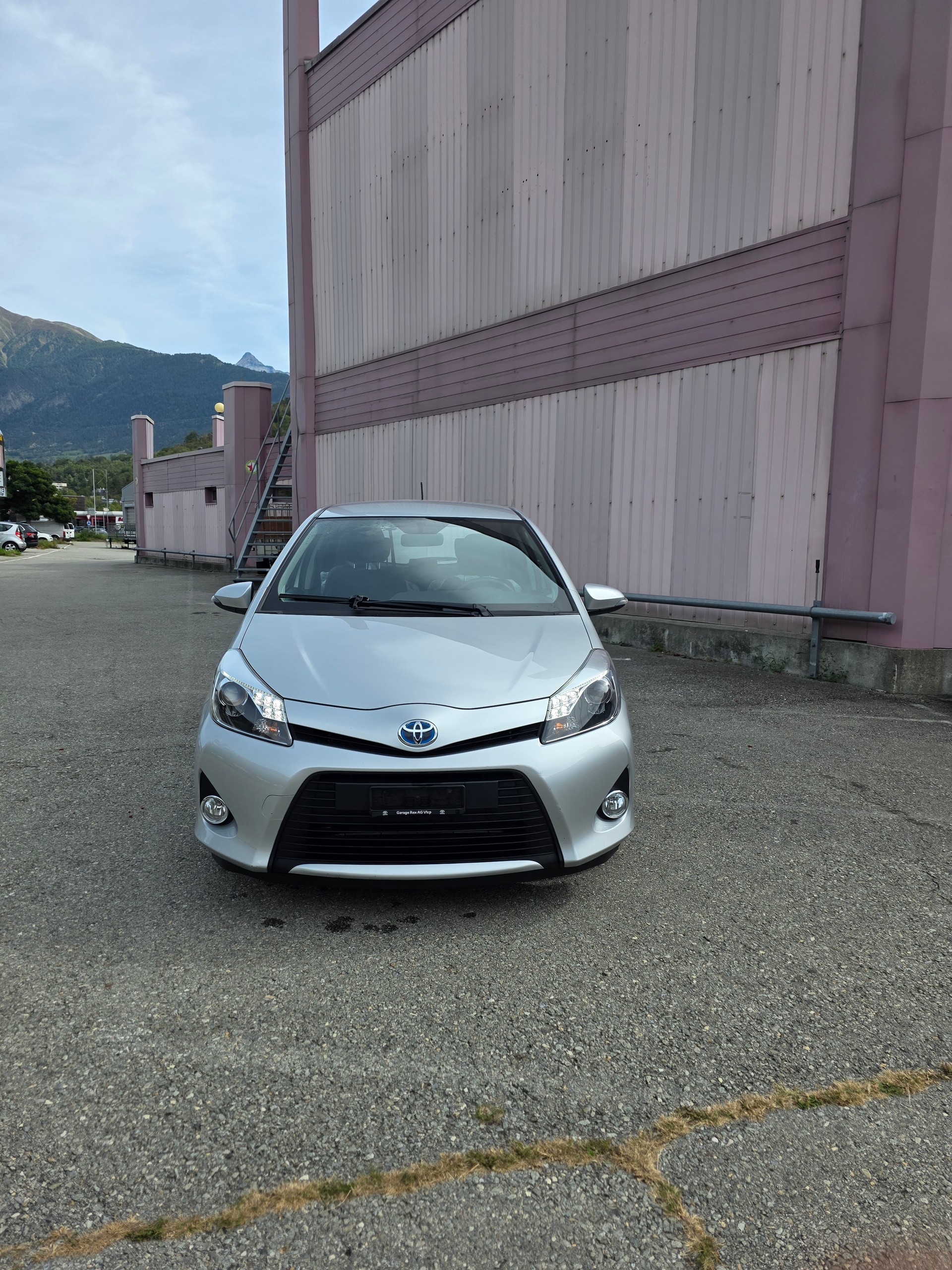 TOYOTA Yaris 1.5 VVT-i Hybrid Sol Premium CVT-image-1