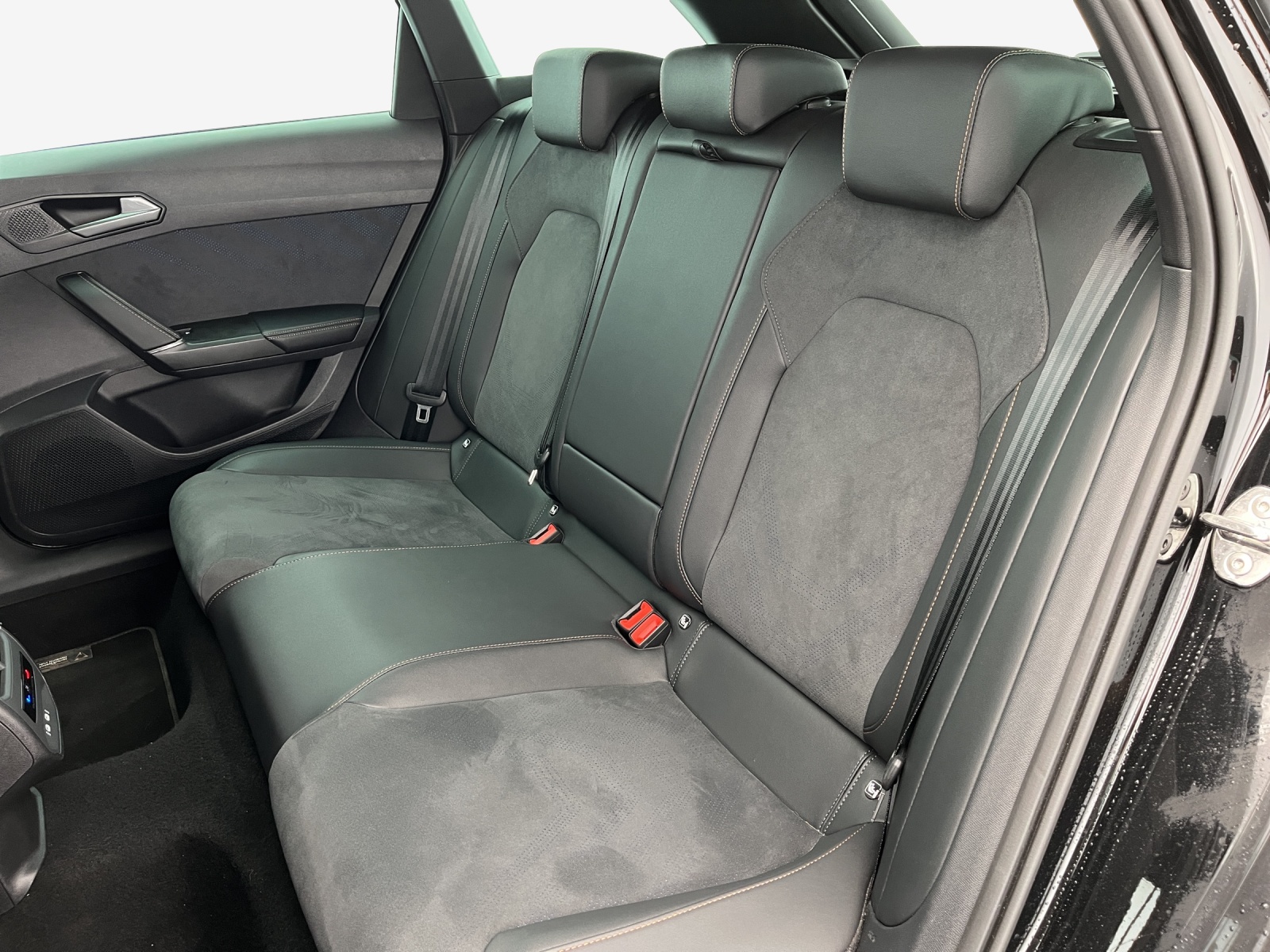 CUPRA LEON ST 1.5 e-HYBRID pHEV Black SymphonyDSG-image-11