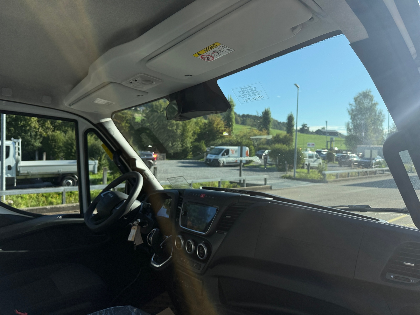 IVECO Doppelkabine mit Kipper-image-9