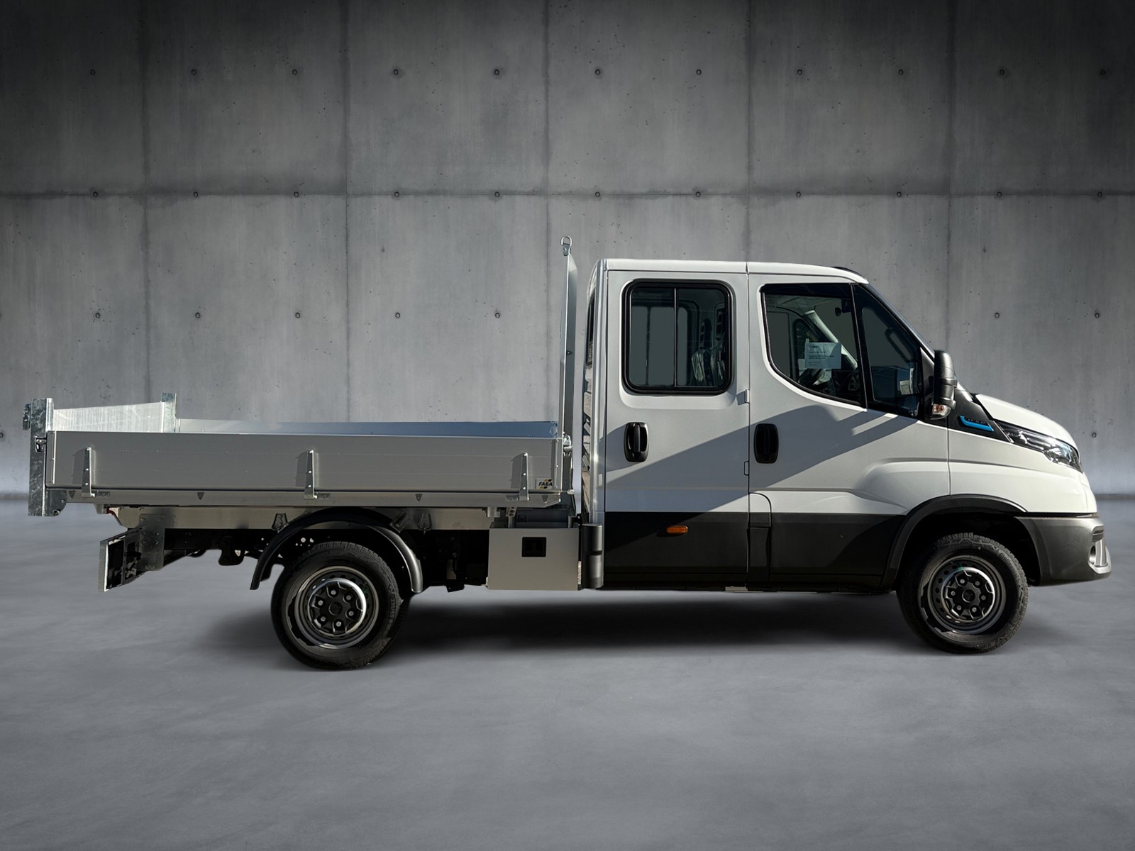 IVECO Doppelkabine mit Kipper-image-2