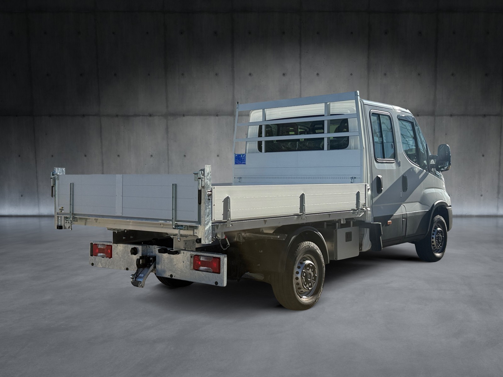 IVECO Doppelkabine mit Kipper-image-3