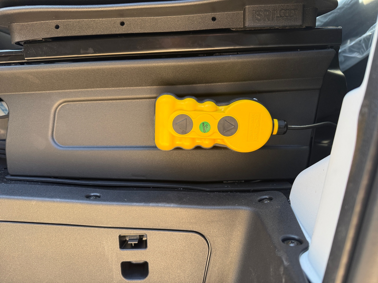 IVECO Doppelkabine mit Kipper-image-13