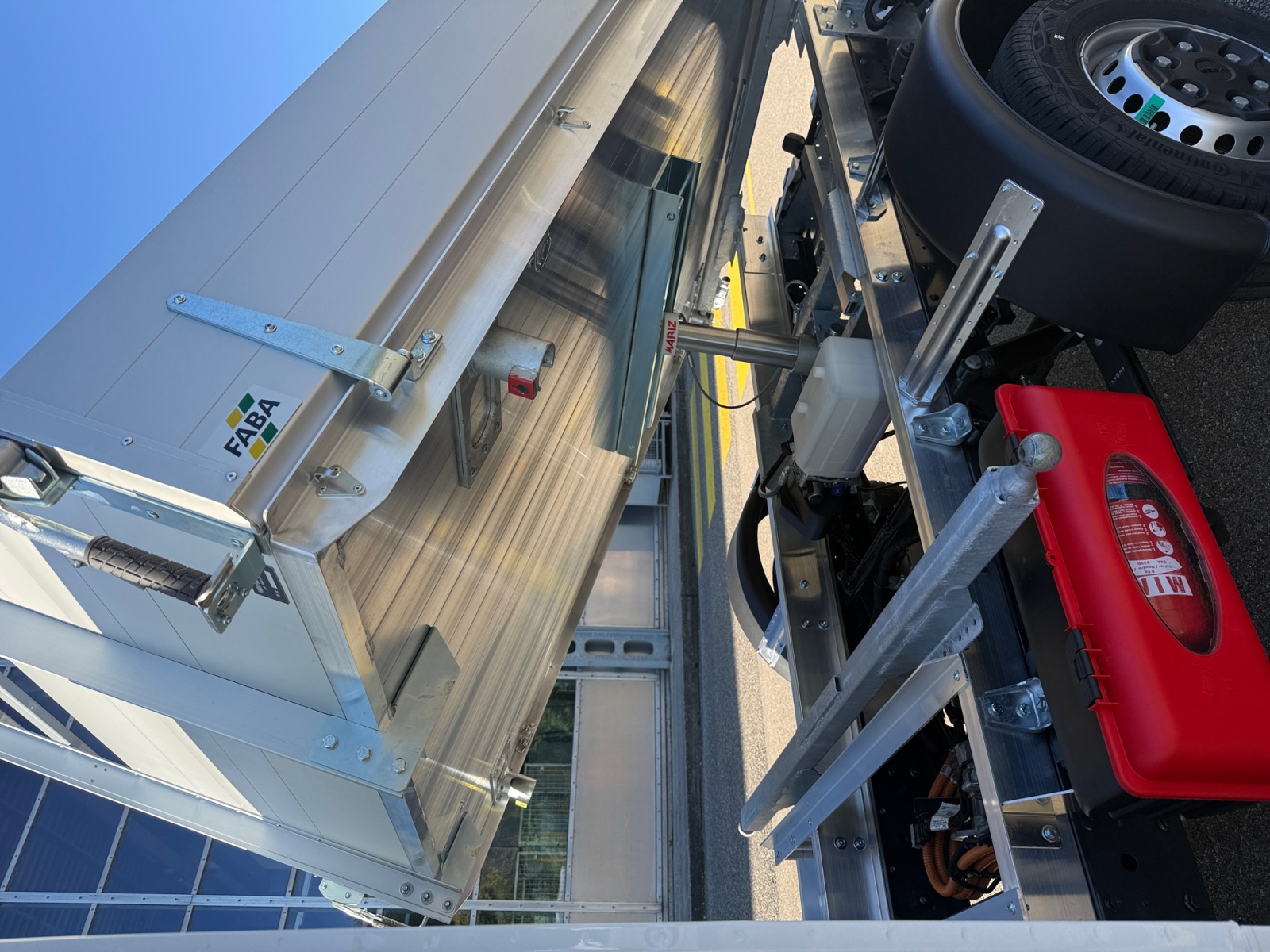 IVECO Doppelkabine mit Kipper-image-14
