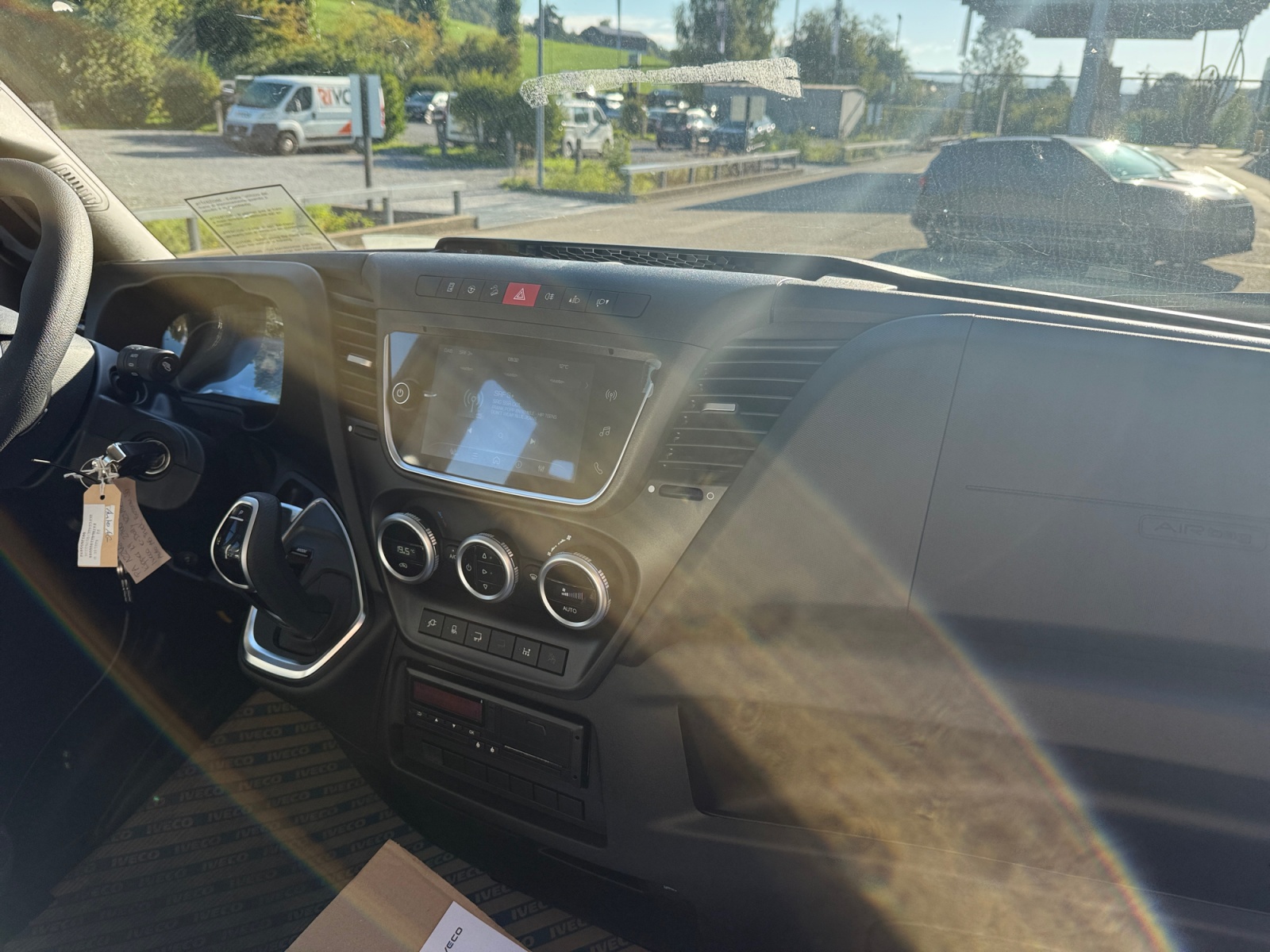 IVECO Doppelkabine mit Kipper-image-10