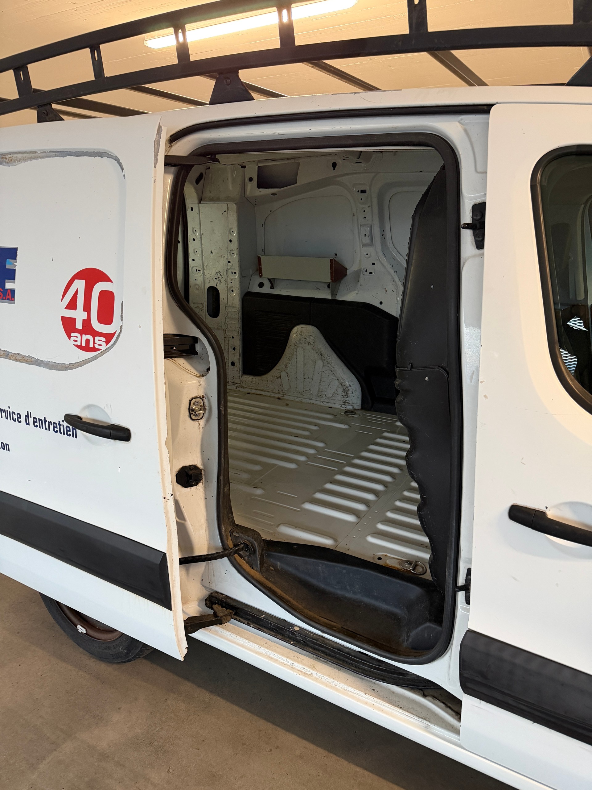 PEUGEOT Partner 1.6 HDI Urban - 76.000 Kilometres - Expertise du jour-image-10