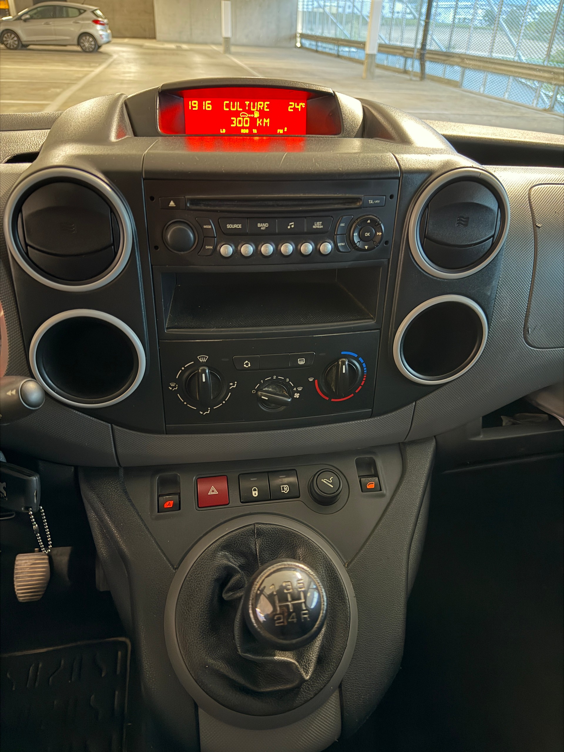 PEUGEOT Partner 1.6 HDI Urban - 76.000 Kilometres - Expertise du jour-image-14