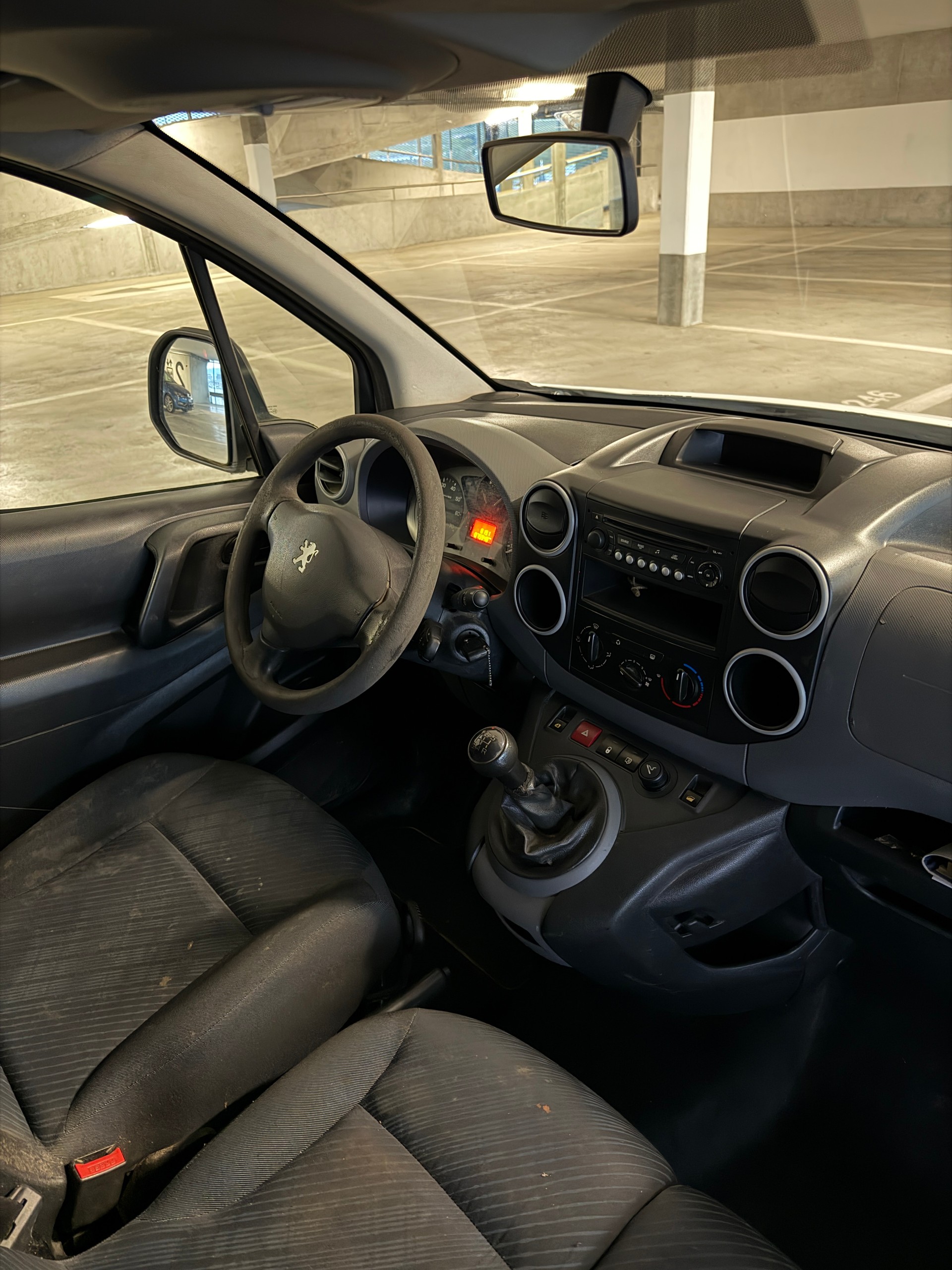 PEUGEOT Partner 1.6 HDI Urban - 76.000 Kilometres - Expertise du jour-image-12