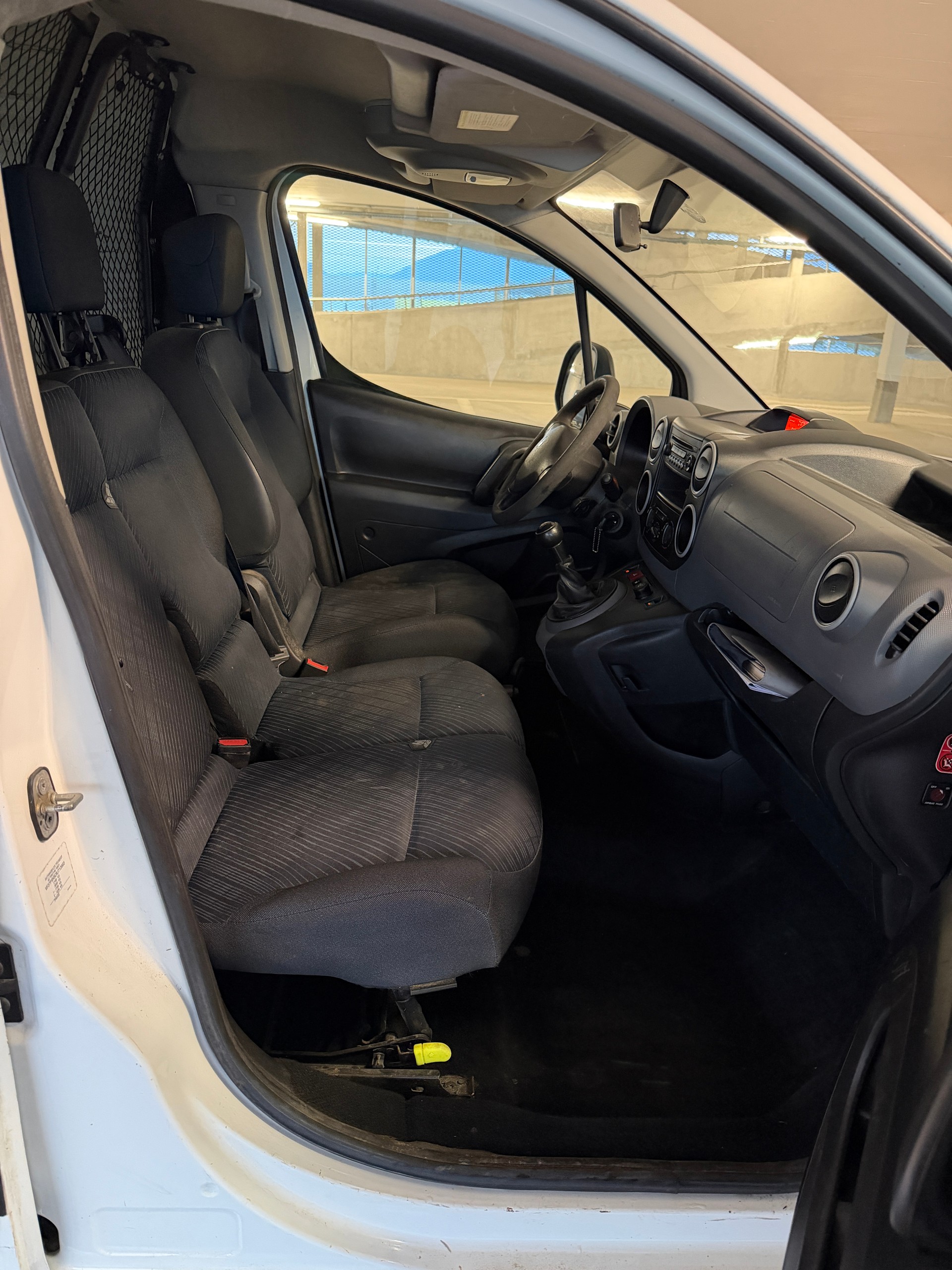 PEUGEOT Partner 1.6 HDI Urban - 76.000 Kilometres - Expertise du jour-image-11