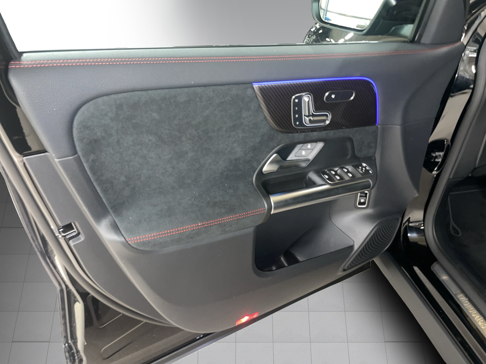 MERCEDES-BENZ GLA 200 Night Star 7G-DCT-image-7