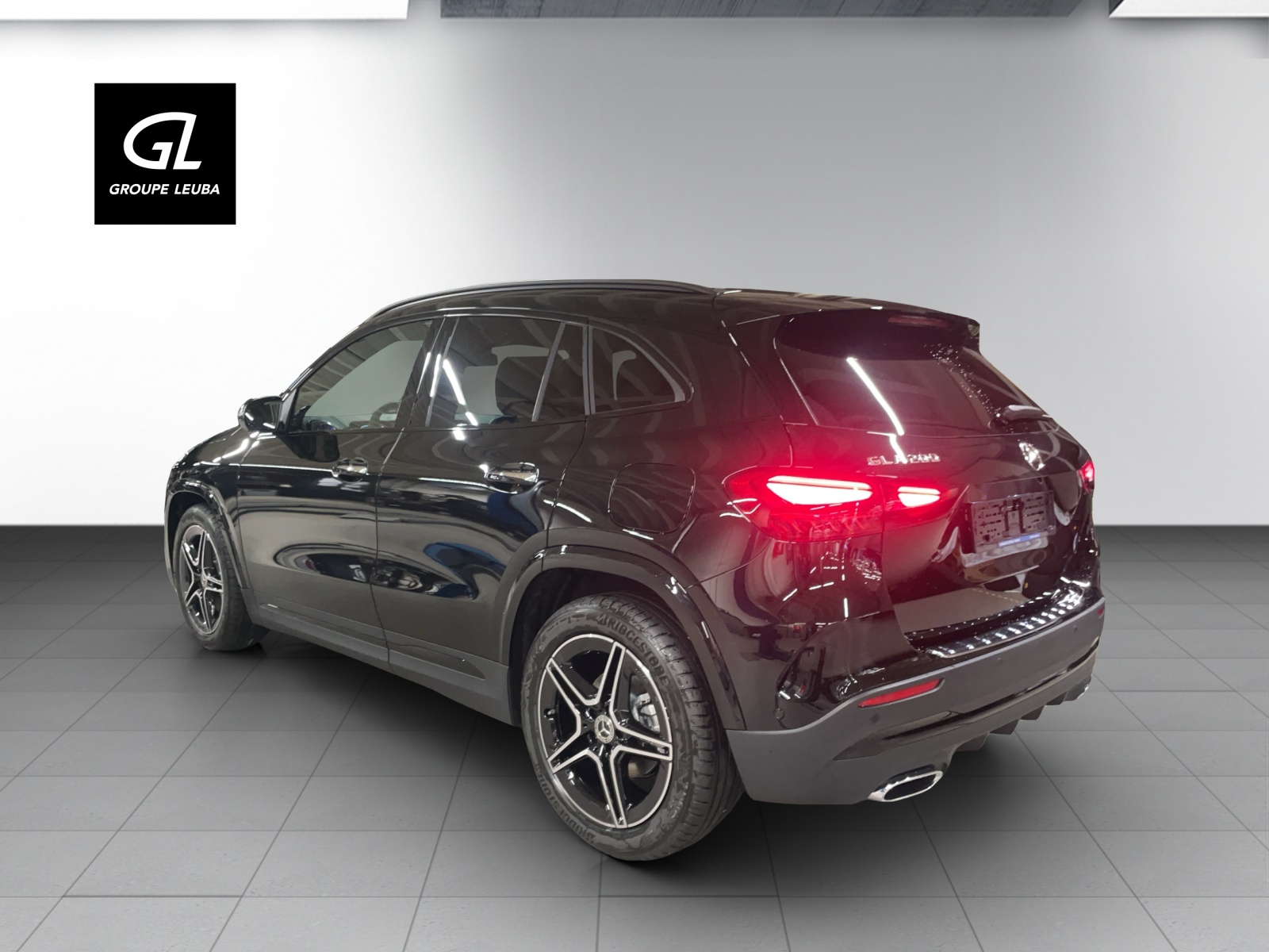 MERCEDES-BENZ GLA 200 Night Star 7G-DCT-image-3