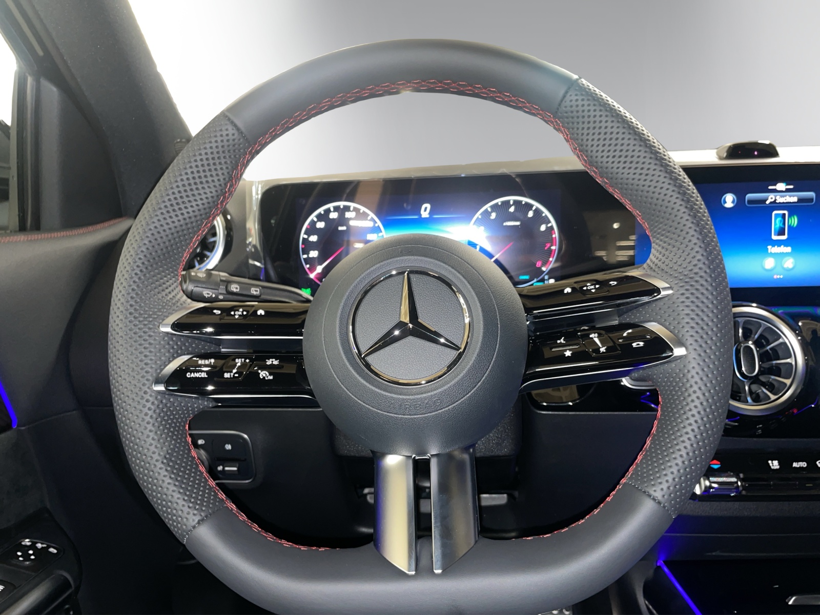 MERCEDES-BENZ GLA 200 Night Star 7G-DCT-image-13