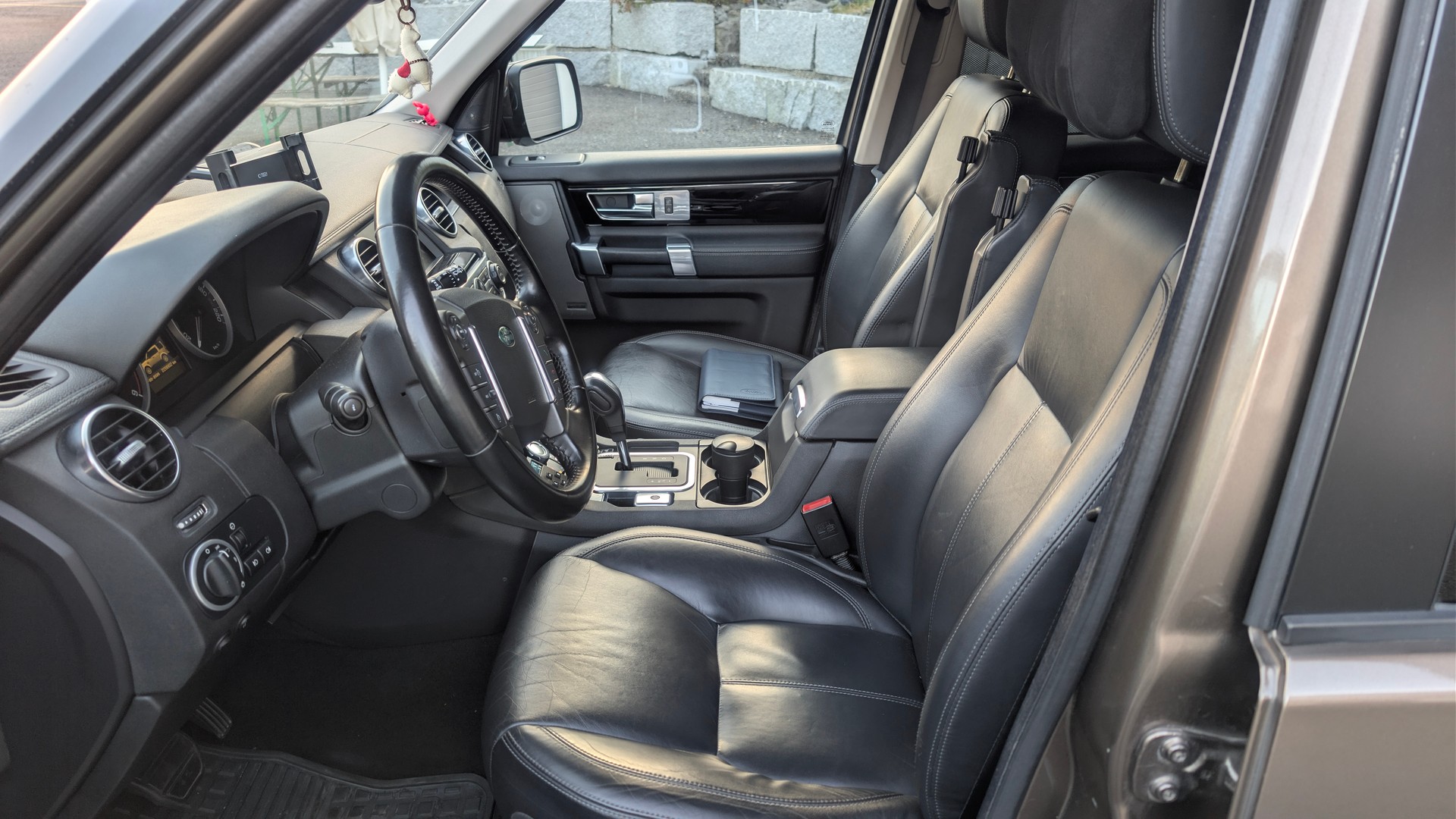 LAND ROVER 3.0 TDV6 245 HSE-image-4