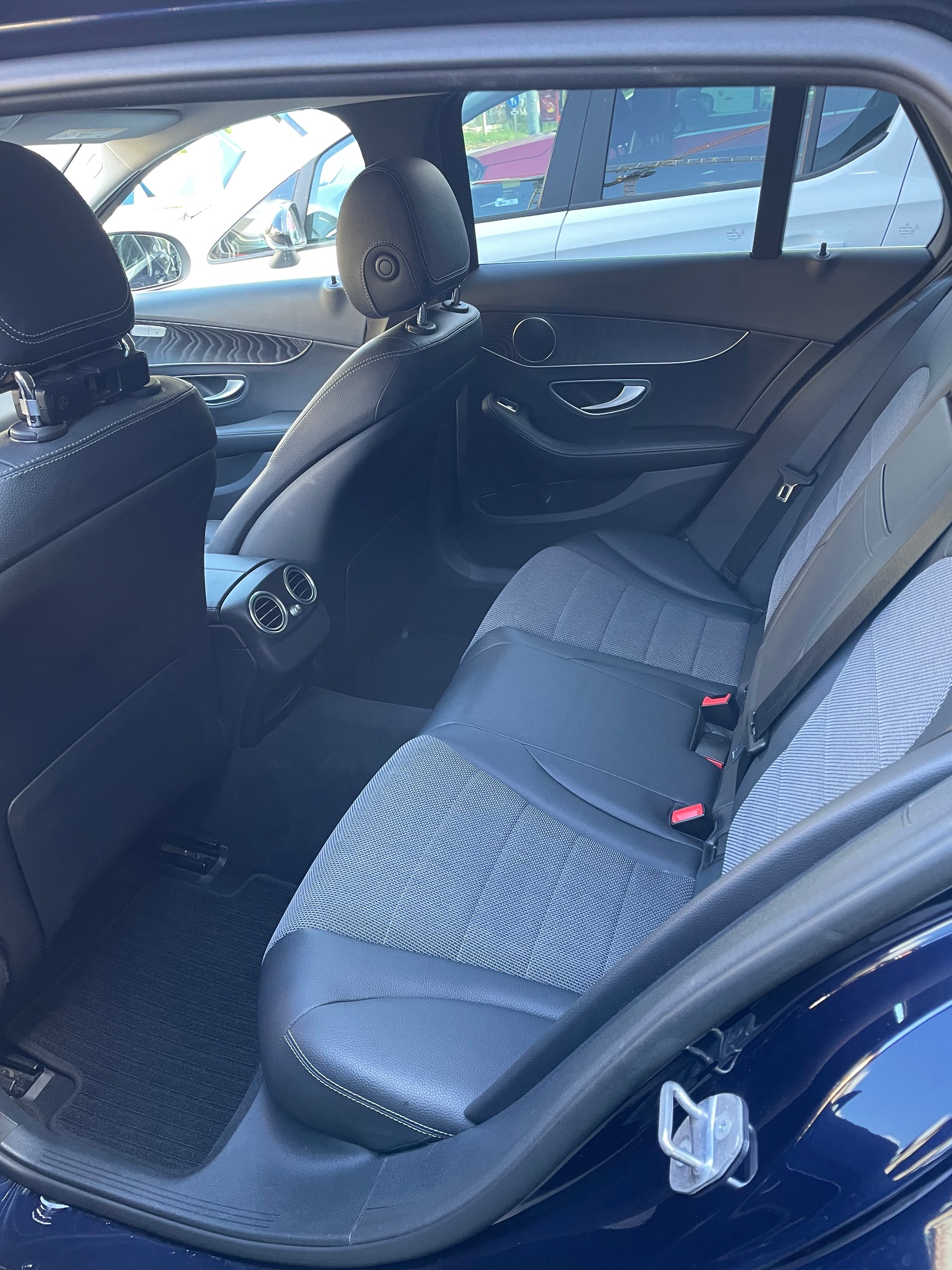 MERCEDES-BENZ C 250 d Swiss Star Avantgarde 4Matic 9G-Tronic-image-8