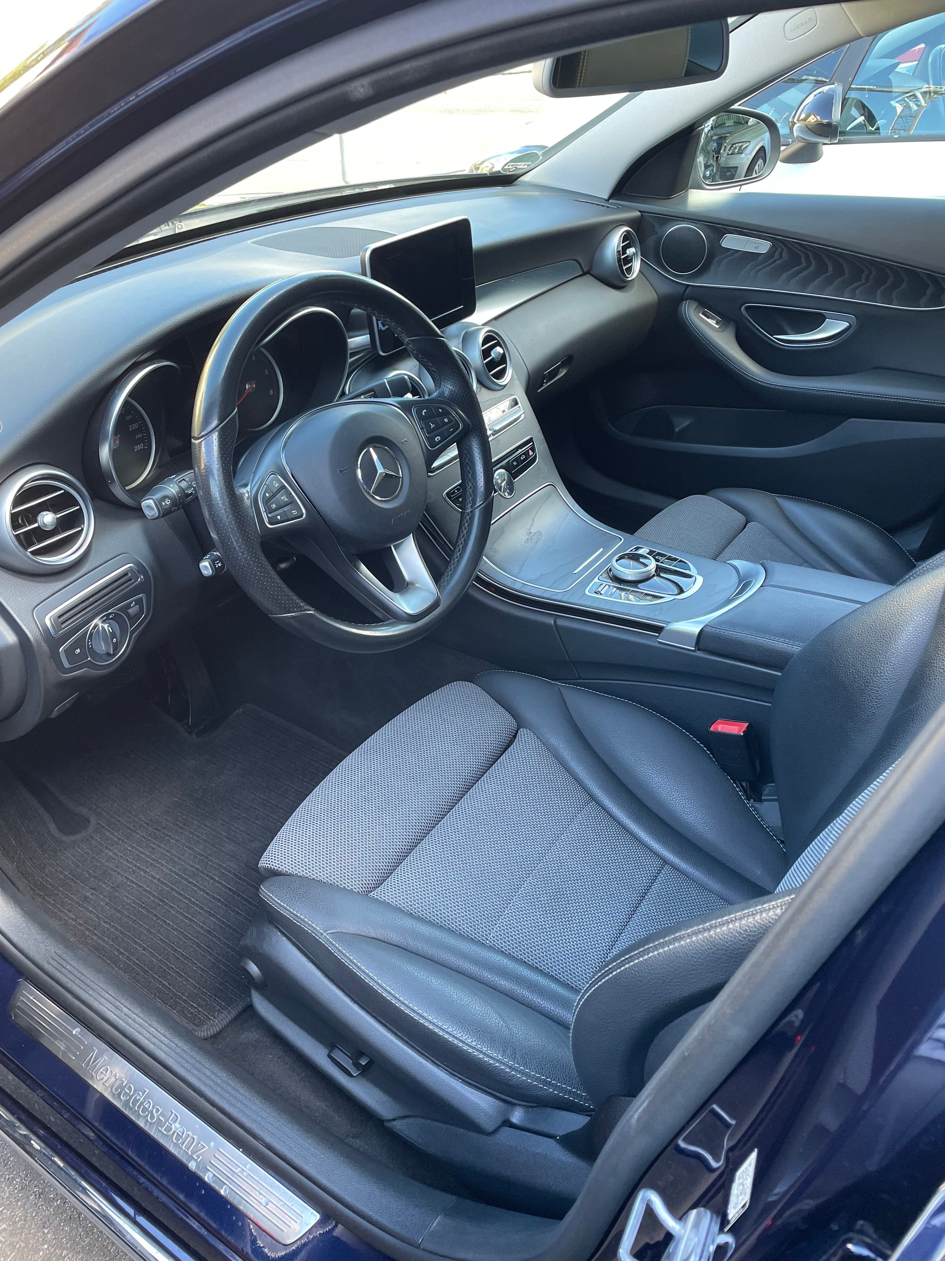MERCEDES-BENZ C 250 d Swiss Star Avantgarde 4Matic 9G-Tronic-image-6