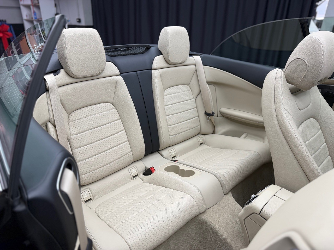 MERCEDES-BENZ C 400 Cabriolet AMG Line 4Matic 9G-Tronig | CH-Auto | 1. Hand | Rückfahrkamera | Garantie-image-22
