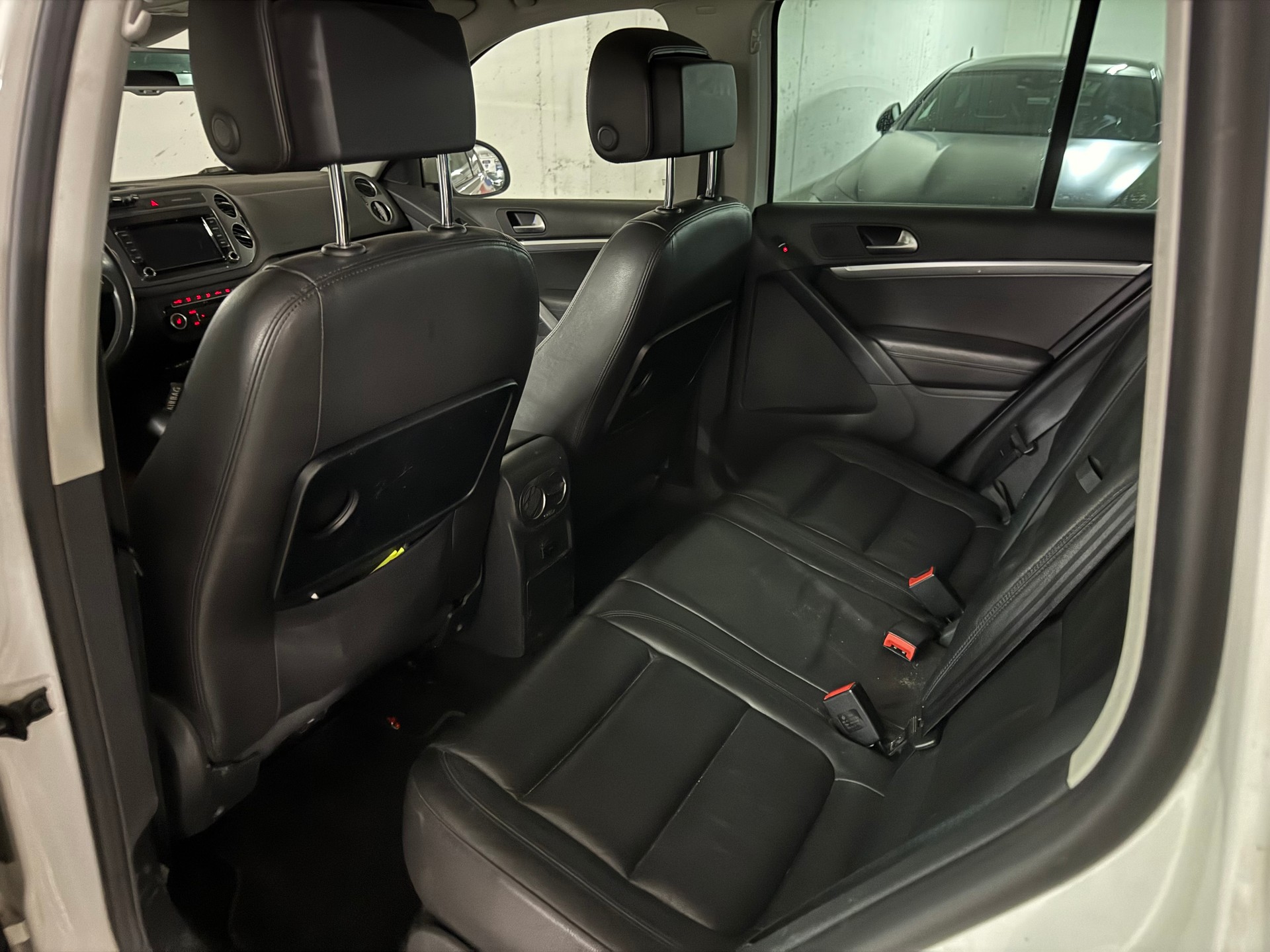 VW Tiguan 2.0 TDI BlueMotion Sport&Style 4Motion DSG-image-13