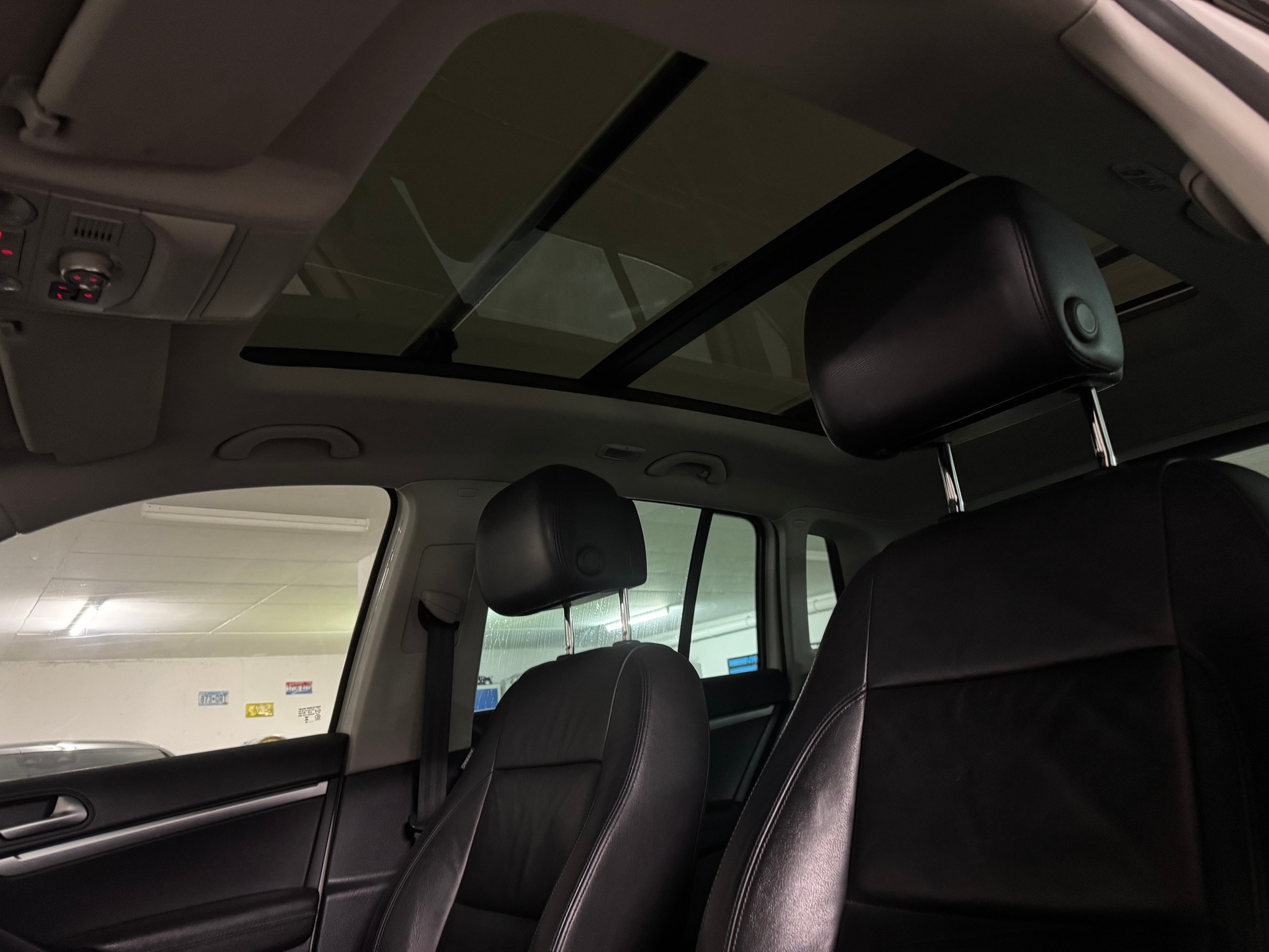 VW Tiguan 2.0 TDI BlueMotion Sport&Style 4Motion DSG-image-12