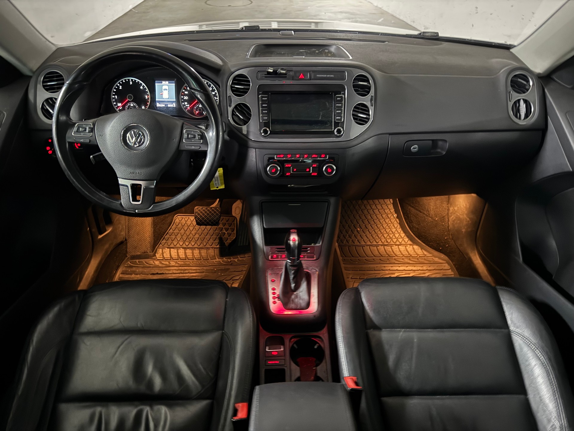 VW Tiguan 2.0 TDI BlueMotion Sport&Style 4Motion DSG-image-10