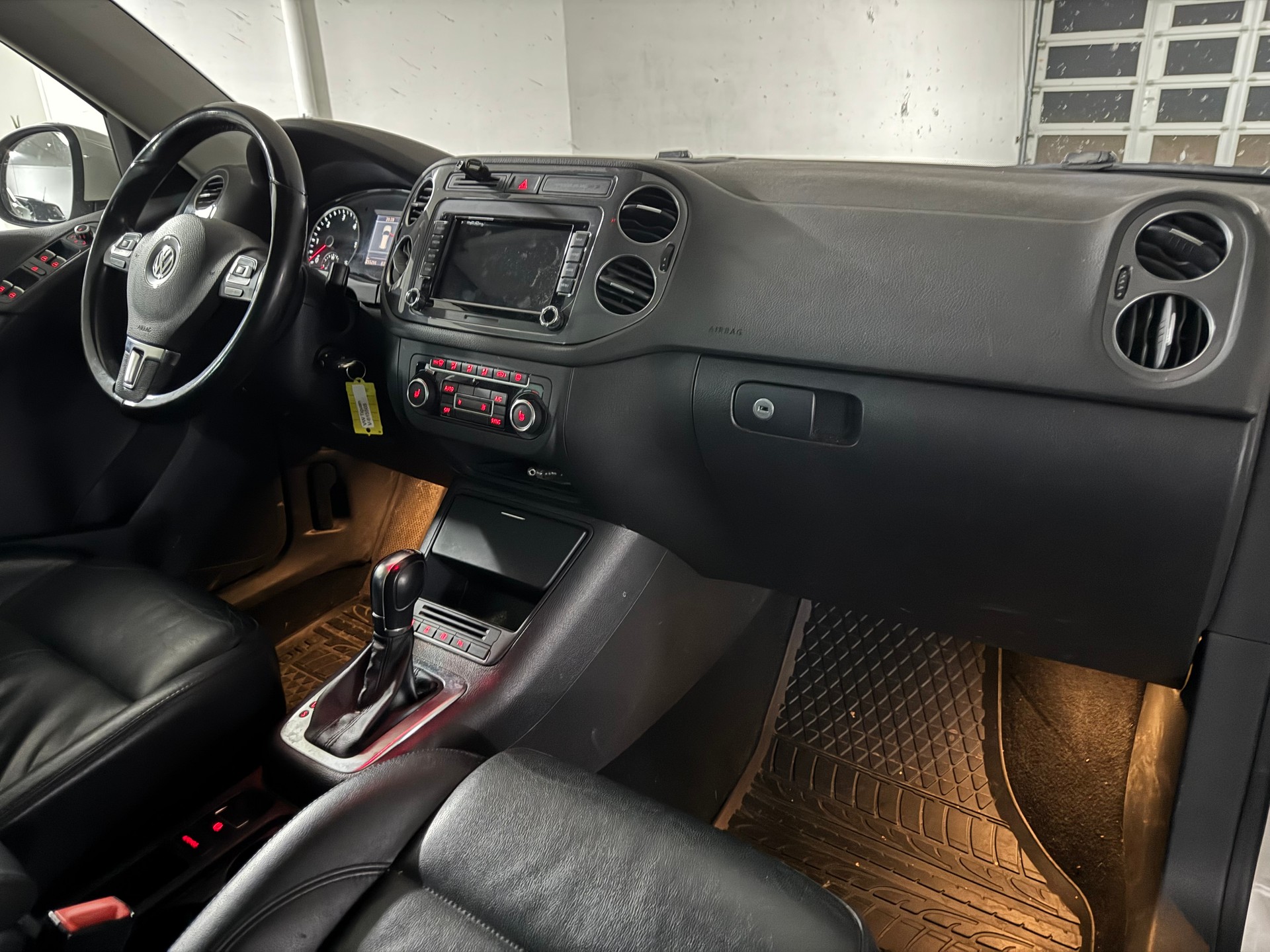 VW Tiguan 2.0 TDI BlueMotion Sport&Style 4Motion DSG-image-11