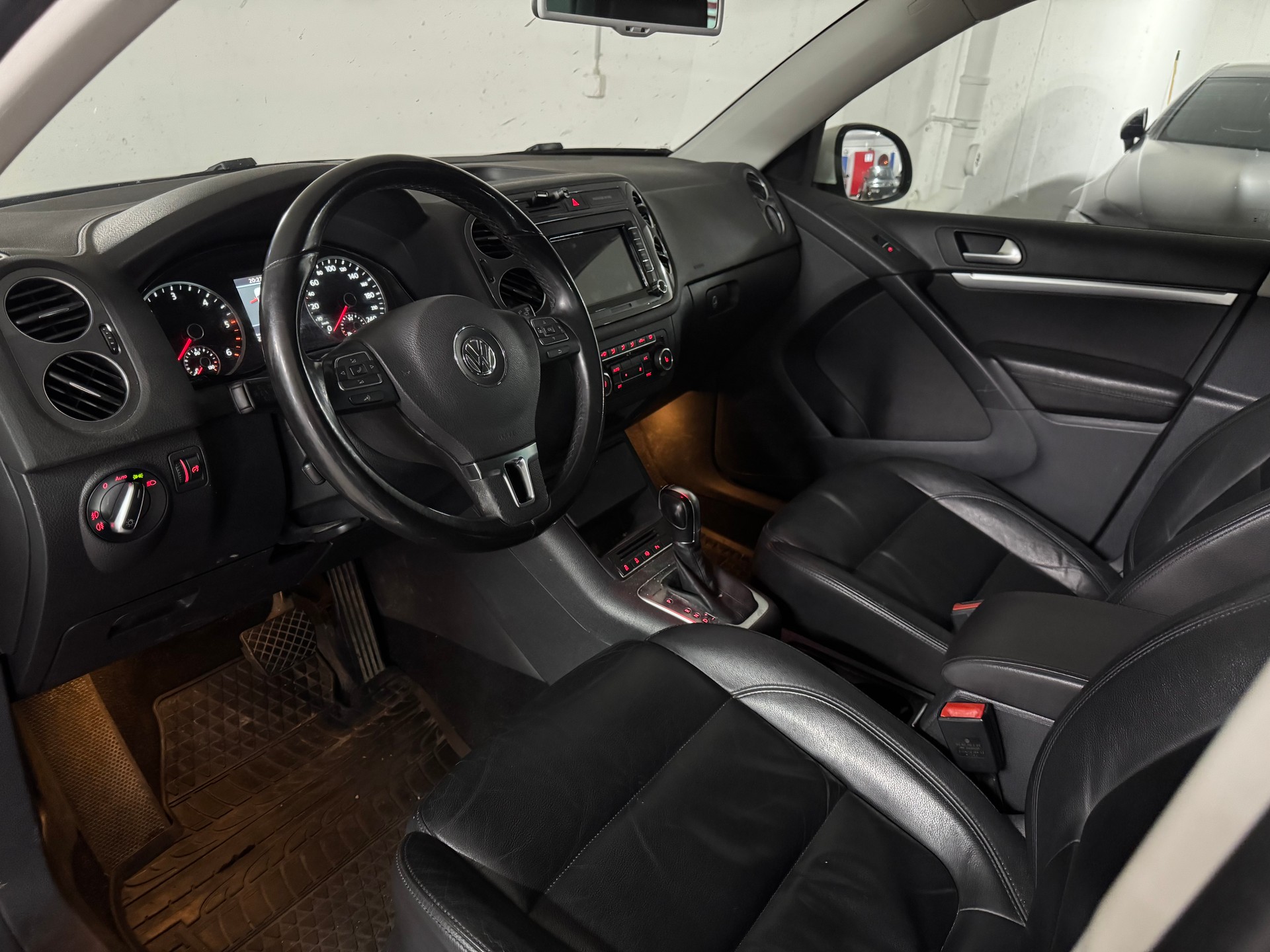 VW Tiguan 2.0 TDI BlueMotion Sport&Style 4Motion DSG-image-8