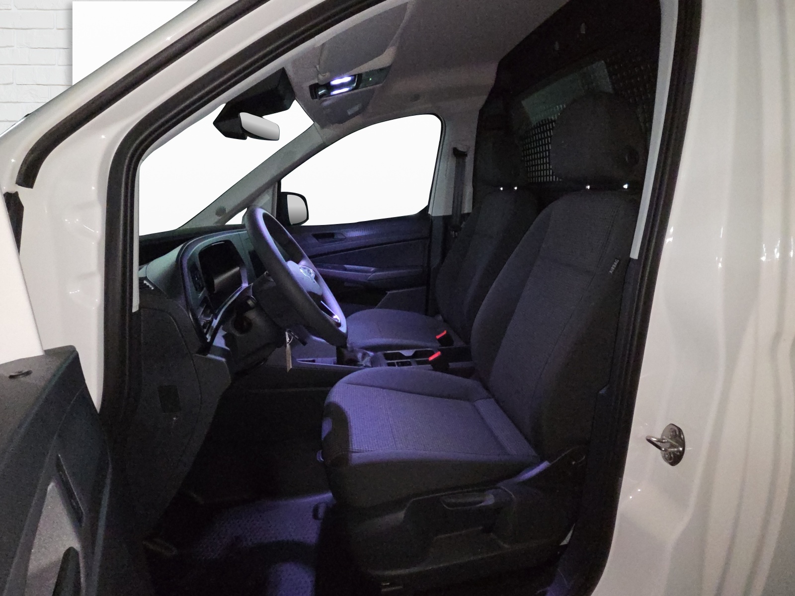 VW Caddy Cargo 2.0TDI 4Motion-image-4