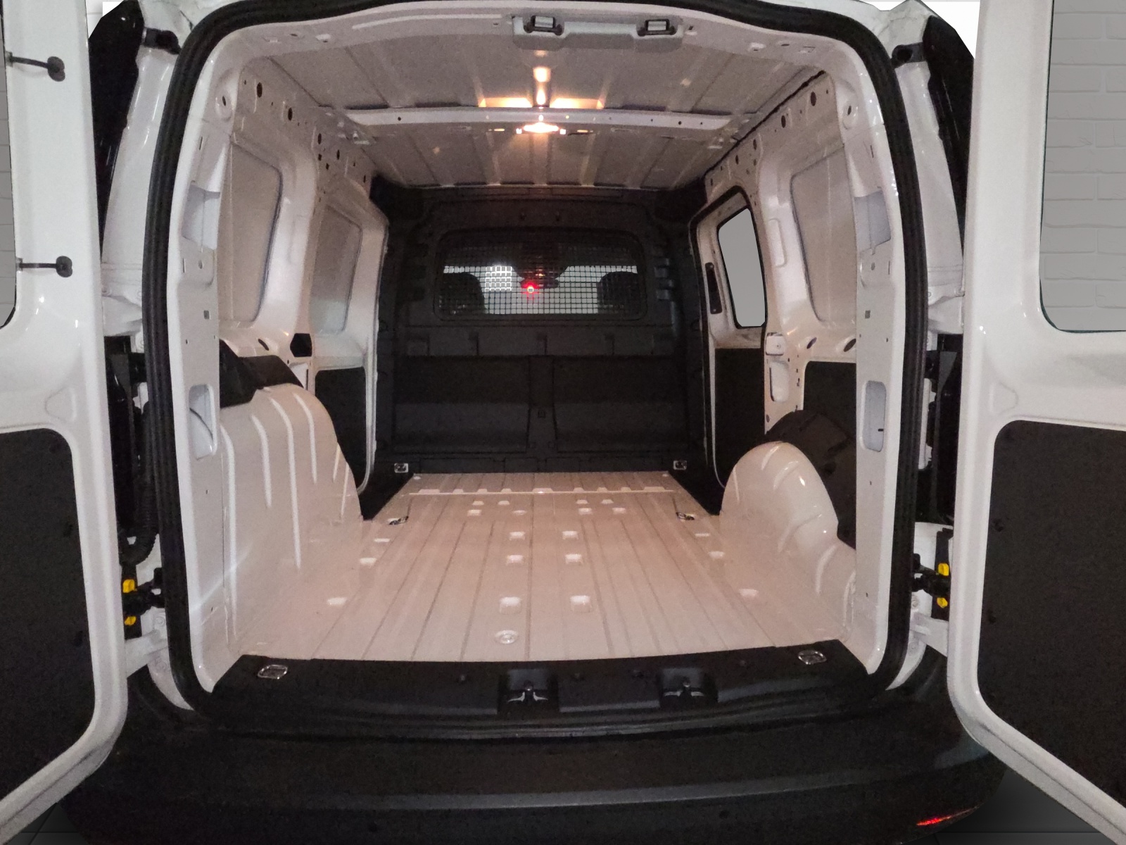 VW Caddy Cargo 2.0TDI 4Motion-image-7
