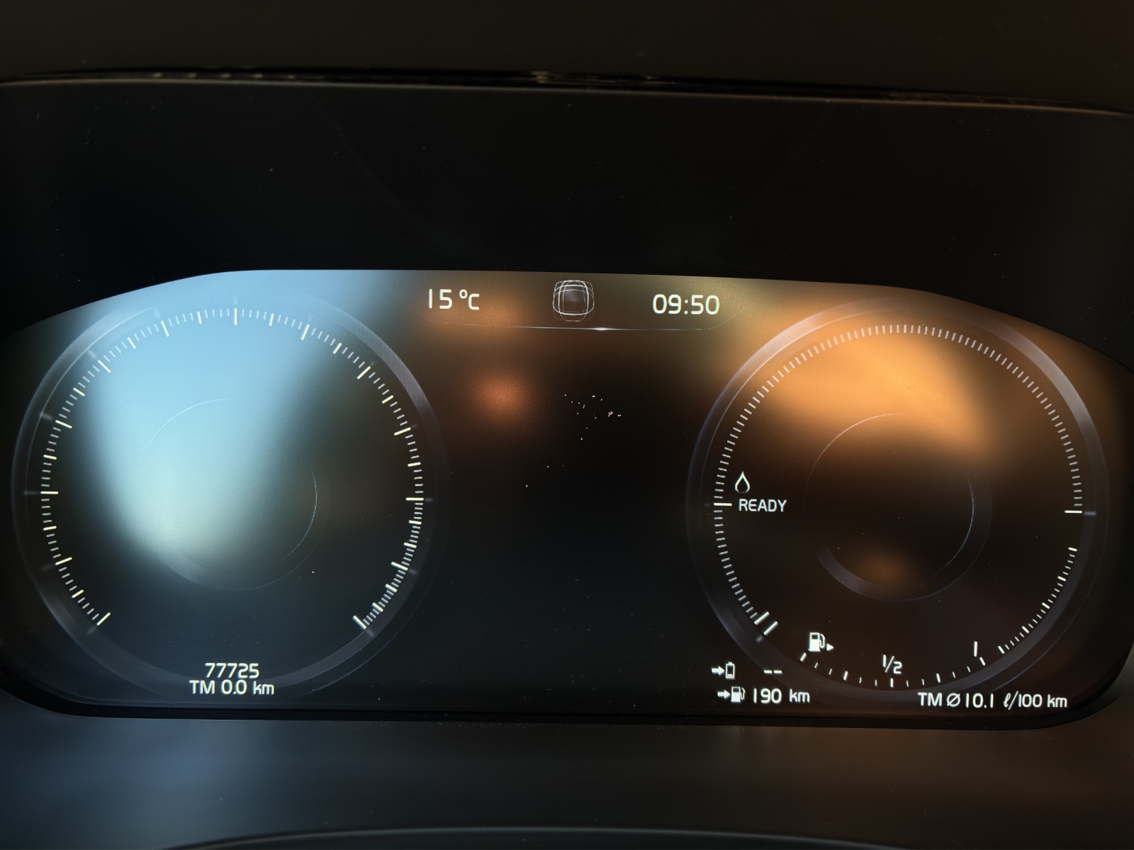 VOLVO XC60 2.0 T6 TE R-Design eAWD-image-15